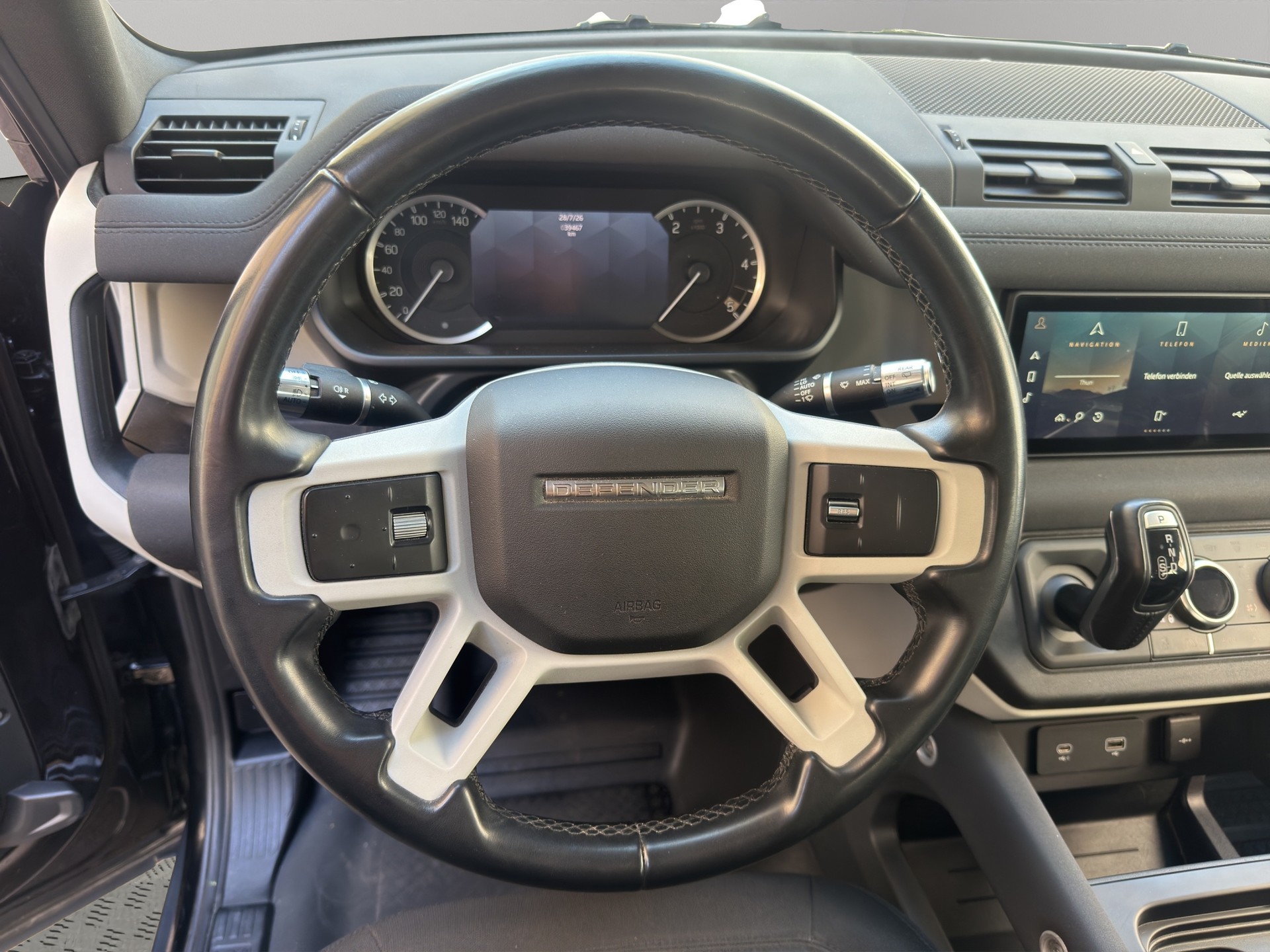 LAND ROVER Defender 110 3.0 D I6 200 - 6