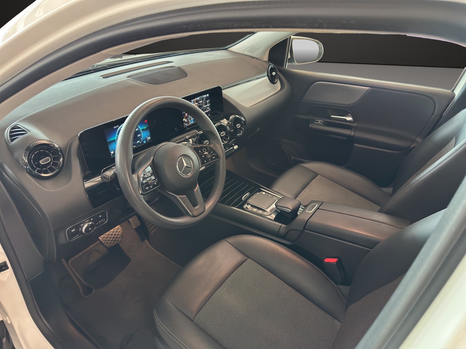 MERCEDES-BENZ B 180 - 9