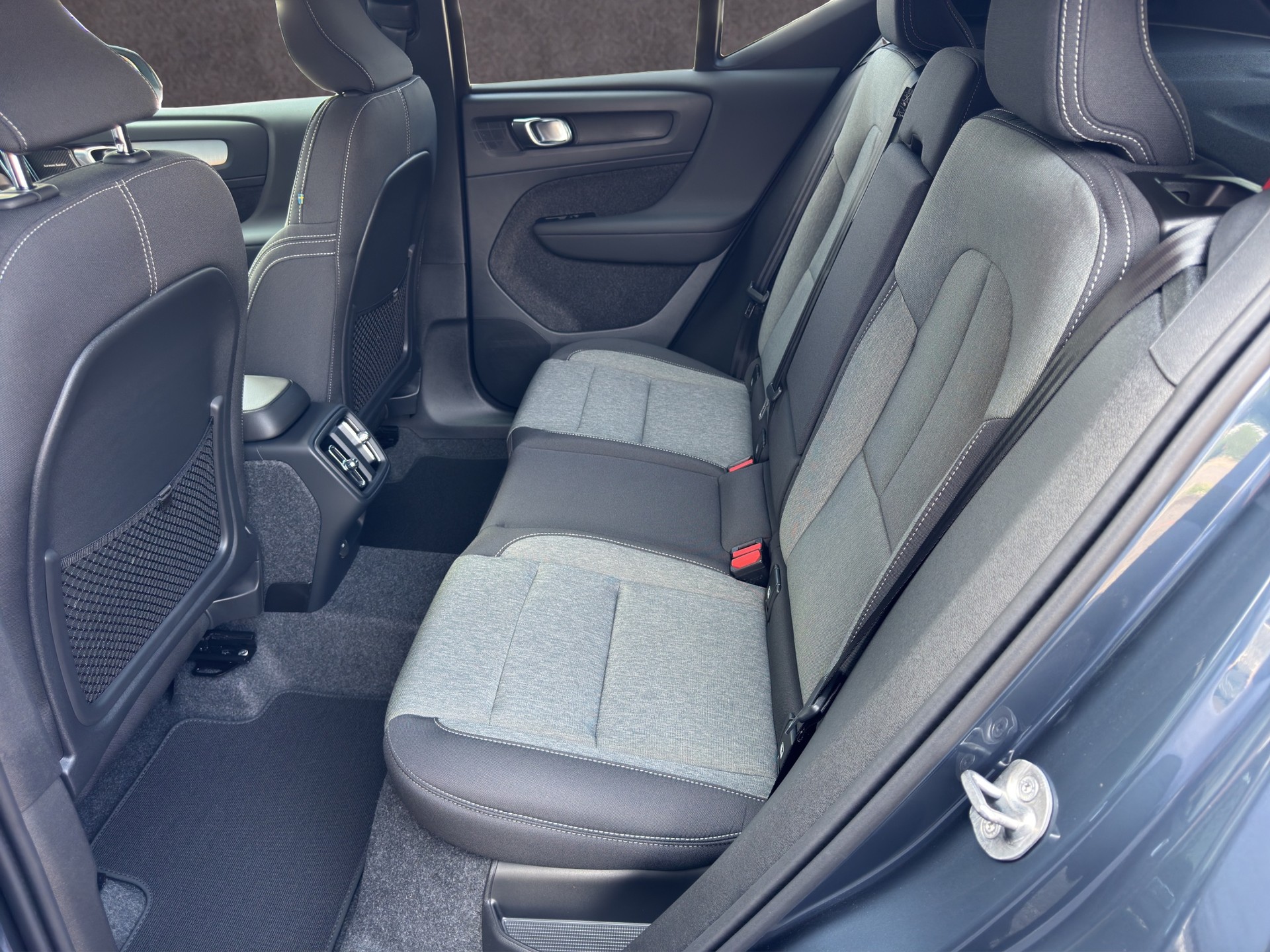 VOLVO XC40 2.0 B4 MH Black Edition - 16