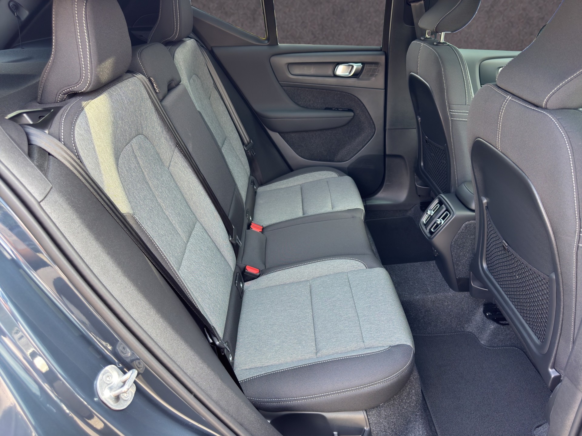 VOLVO XC40 2.0 B4 MH Black Edition - 18
