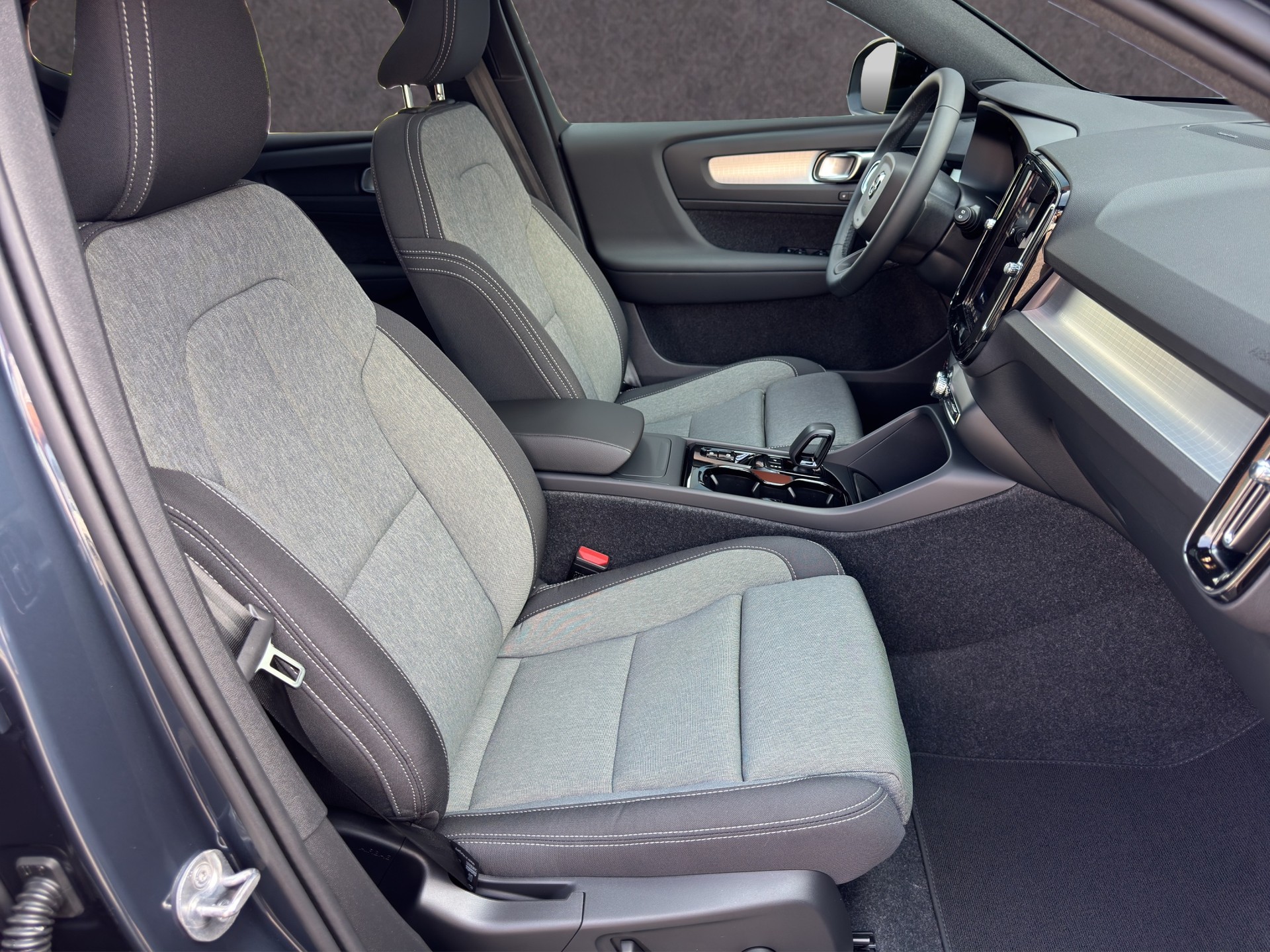 VOLVO XC40 2.0 B4 MH Black Edition - 19