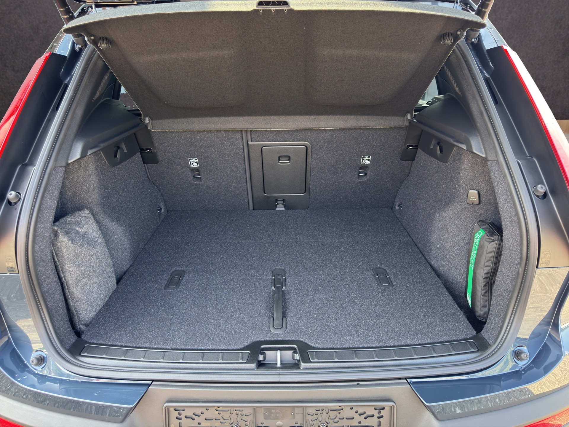 VOLVO XC40 2.0 B4 MH Black Edition - 20