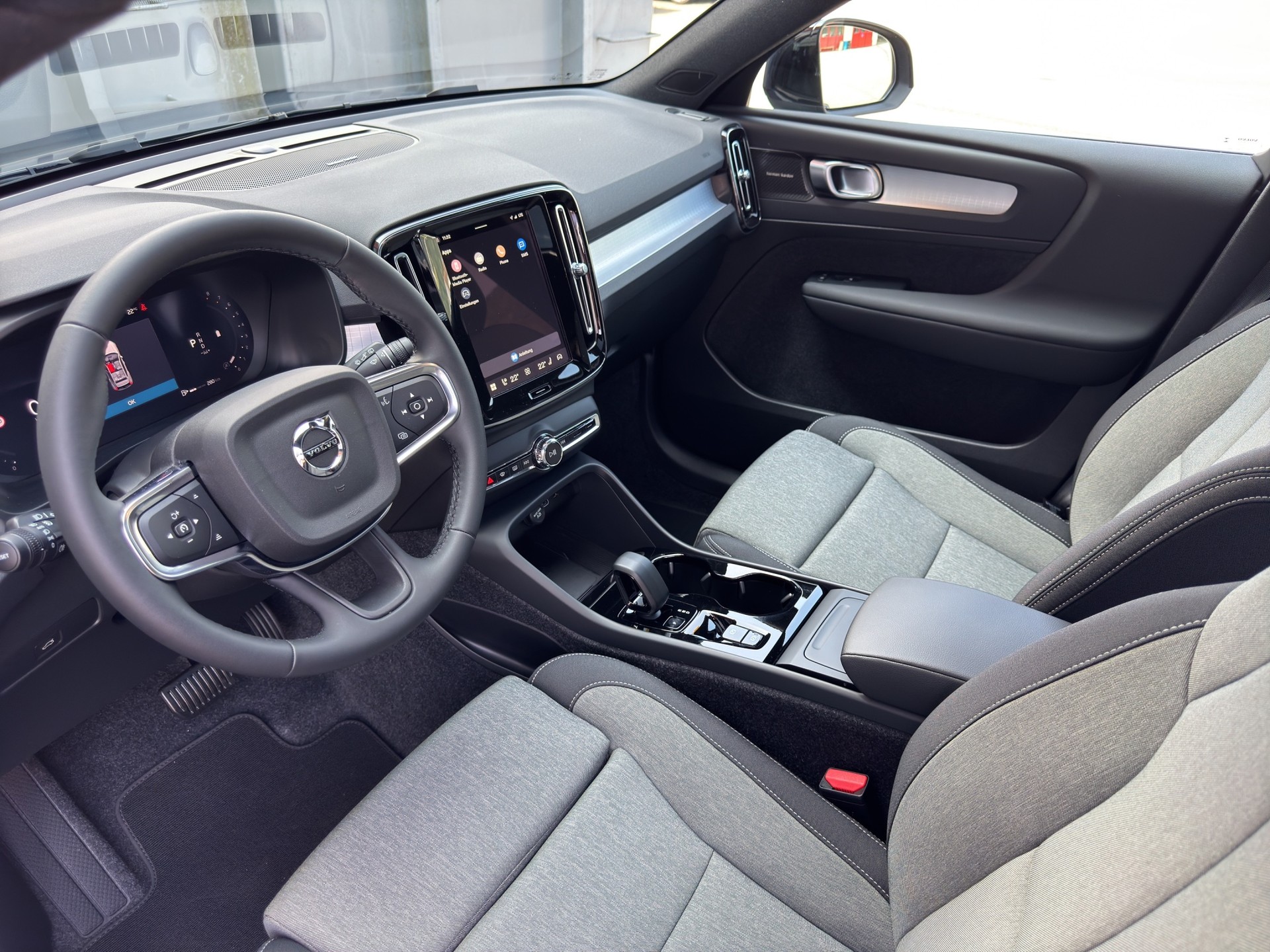 VOLVO XC40 2.0 B4 MH Black Edition - 10
