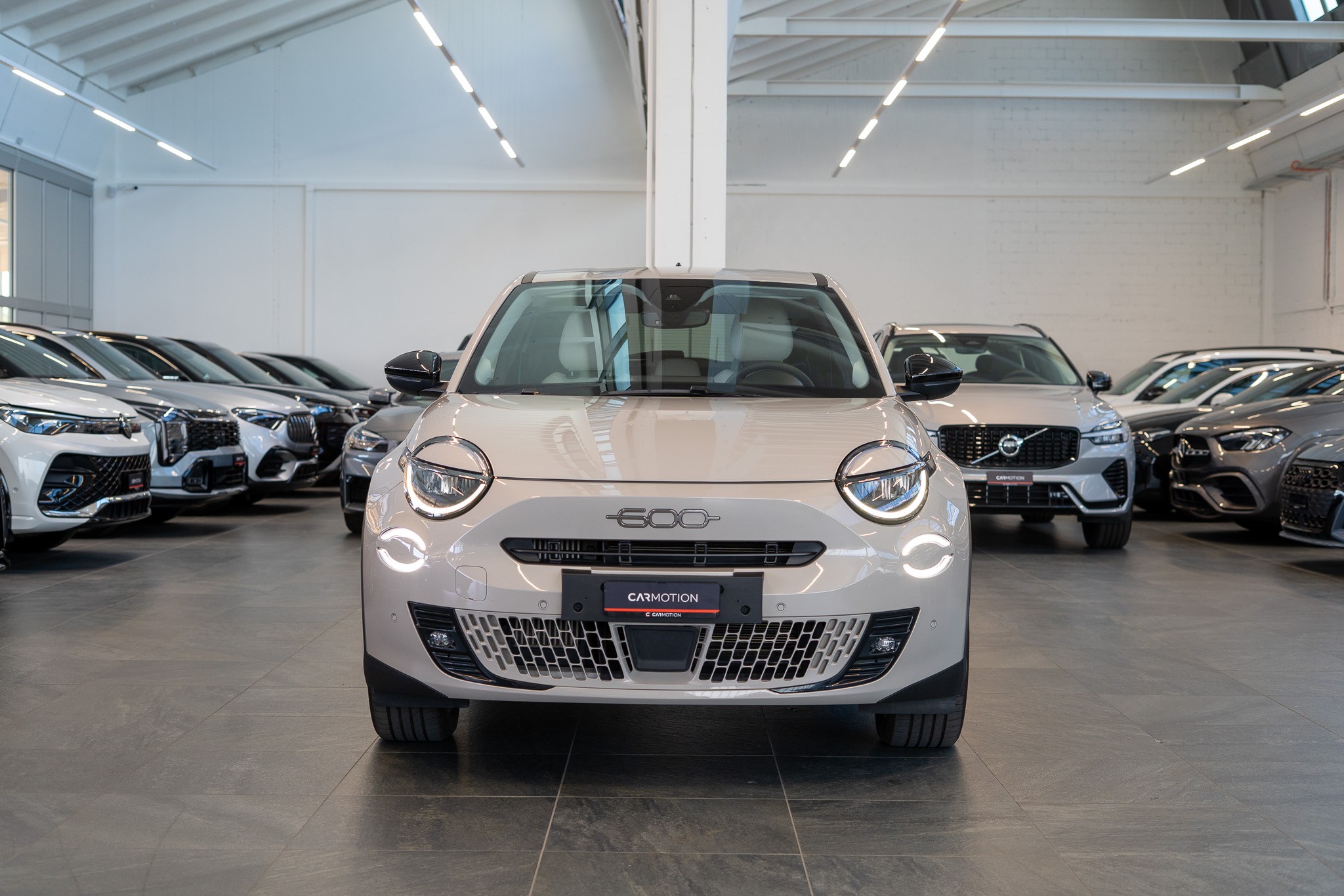 600 1.2 Hybrid La Prima / Grigio Cappuccino / Ledersitze / Navi