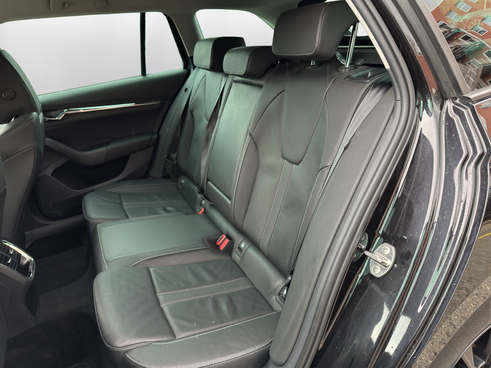 SKODA Octavia Combi 2.0 TDI DSG Style - 11