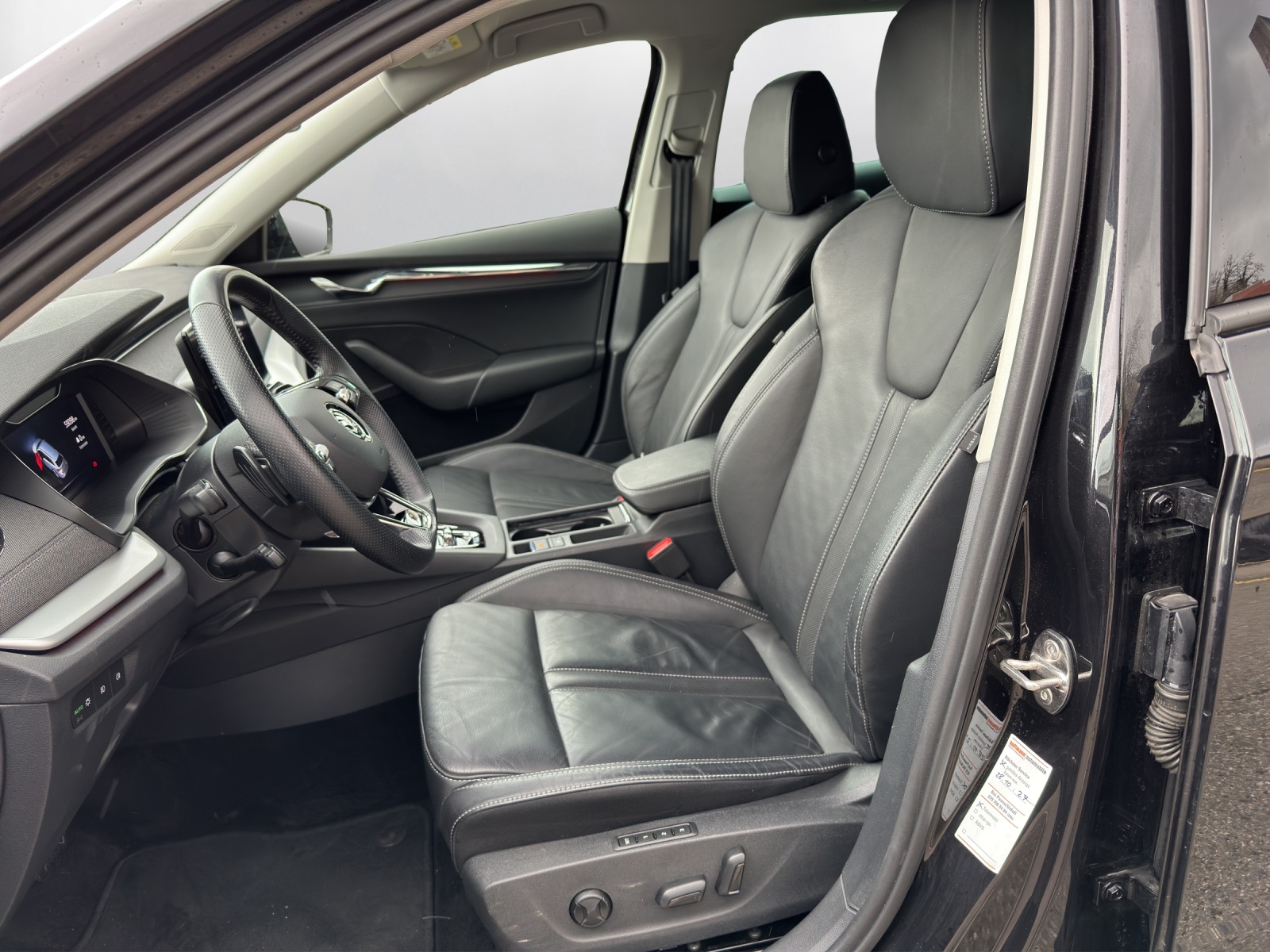 SKODA Octavia Combi 2.0 TDI DSG Style - 10