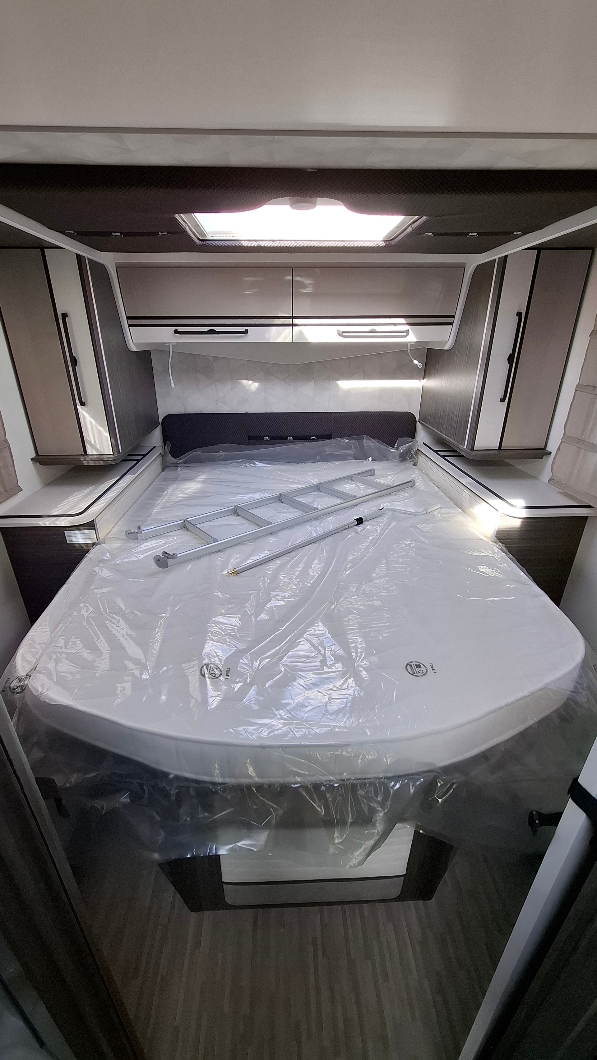 MCLOUIS MC4 881 - 25 Edition Automatique 165 PS (chauffage diesel, panneau solaire 200W, Marquise) - 10