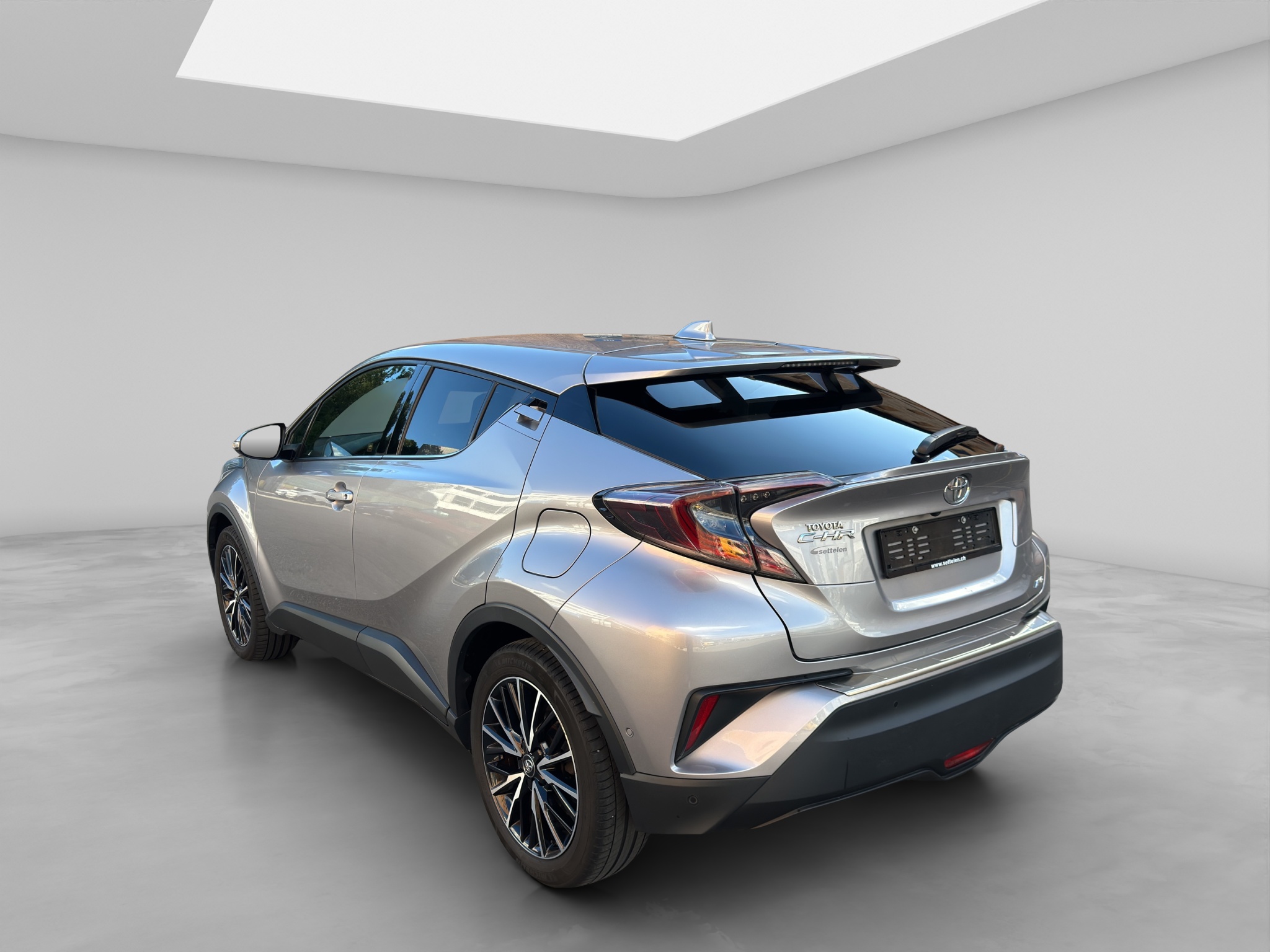 TOYOTA C-HR 4