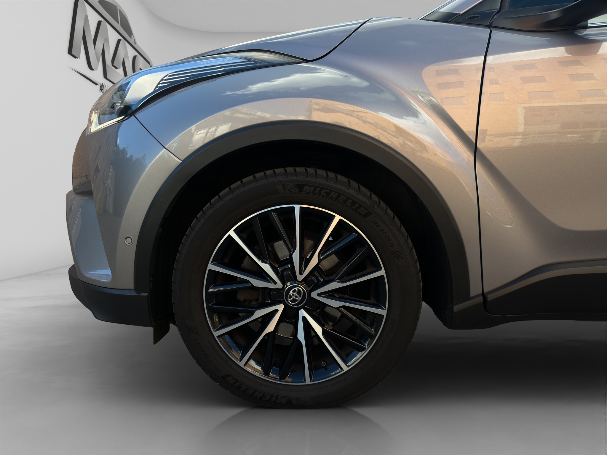 TOYOTA C-HR 14