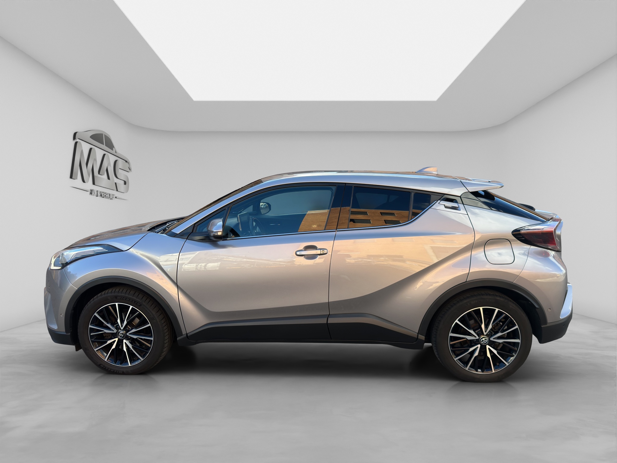 TOYOTA C-HR 3