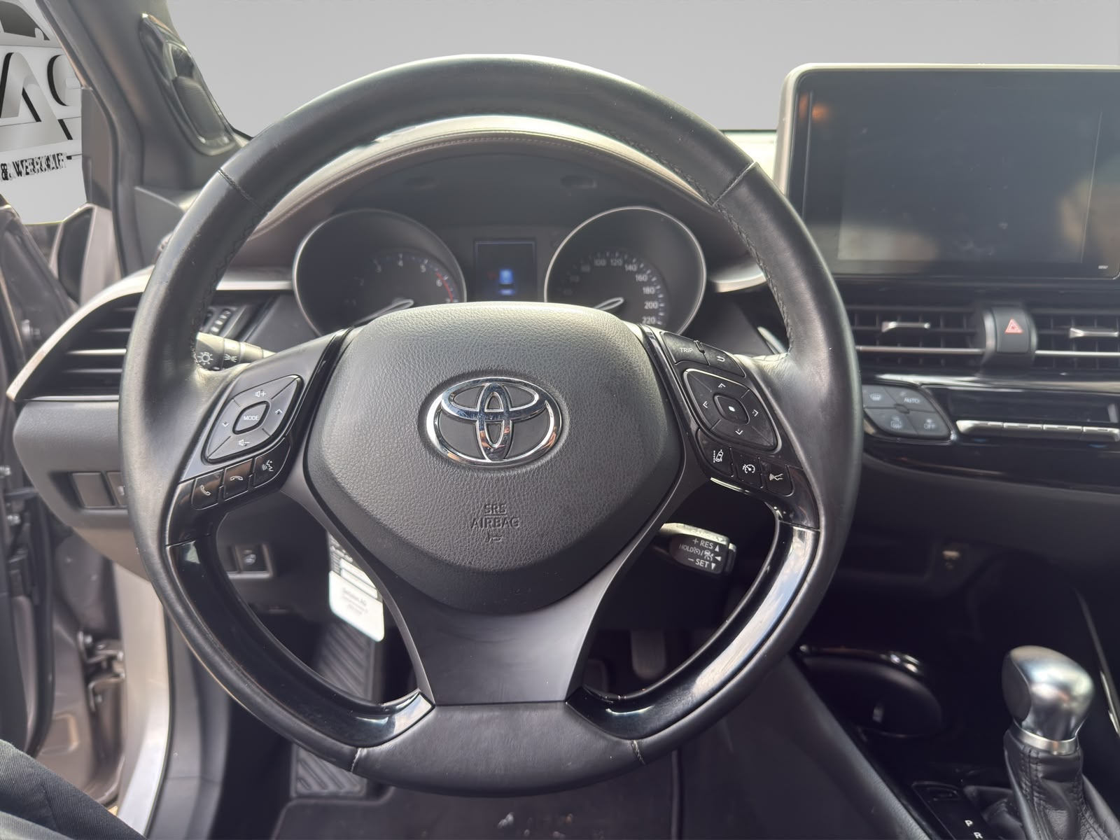 TOYOTA C-HR 10