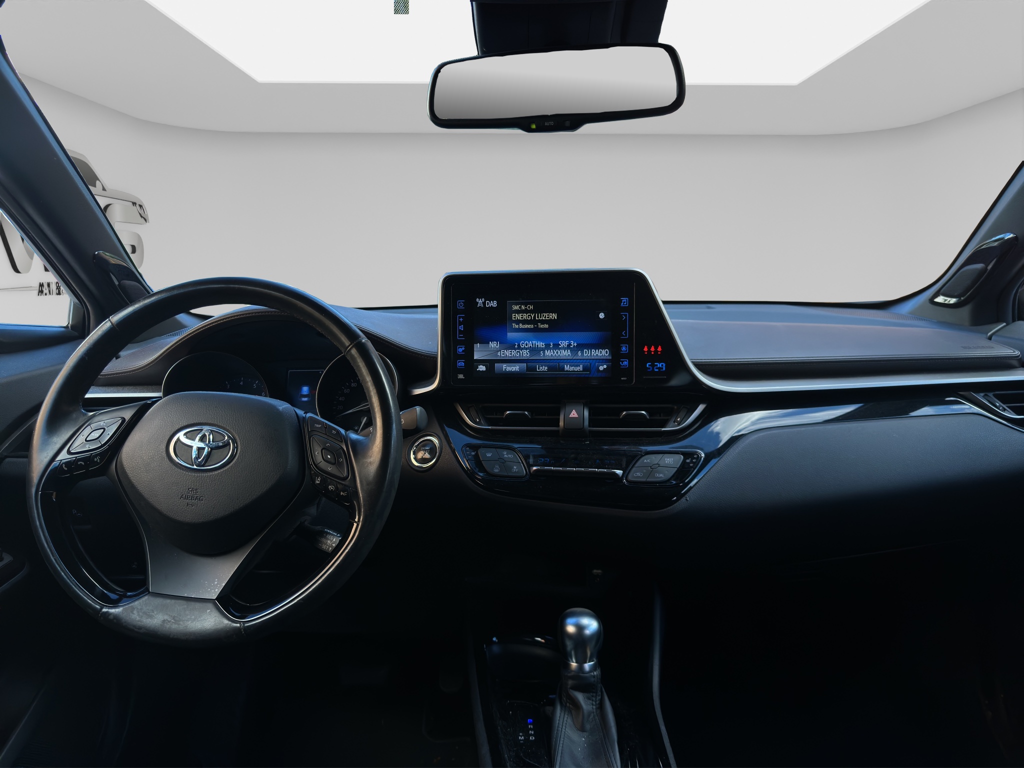 TOYOTA C-HR 12