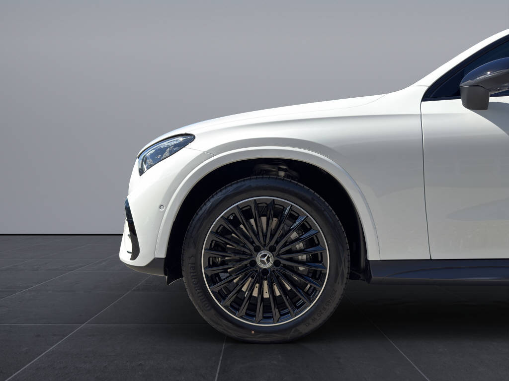 MERCEDES-BENZ GLC 300 AMG Line 4matic - 18