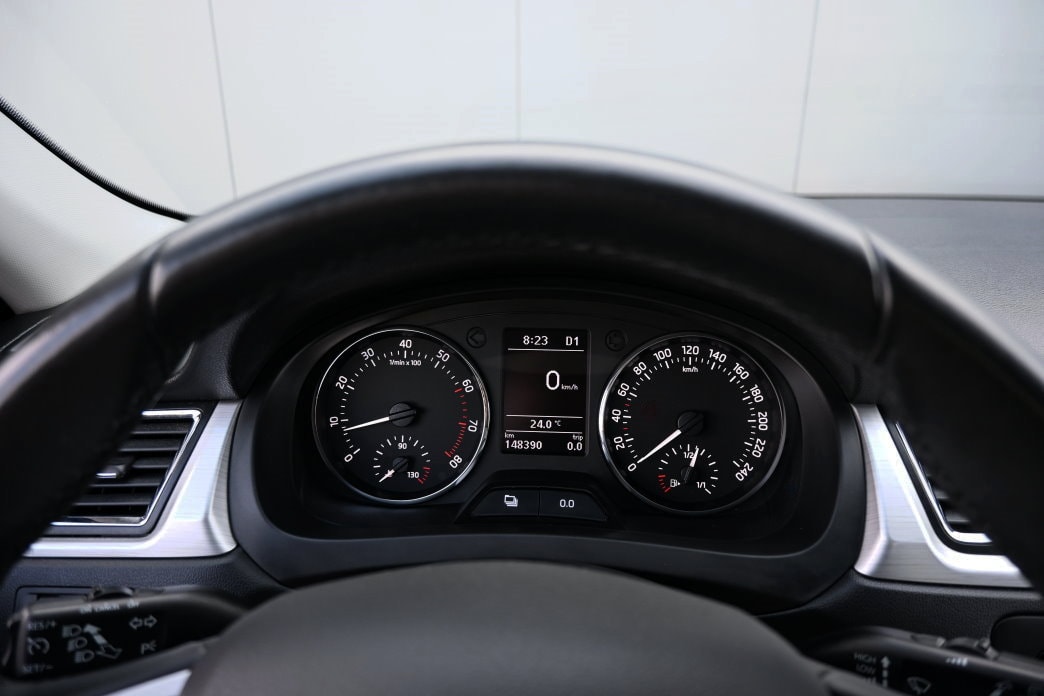 SKODA Rapid 1.4 TSI Elegance DSG - 11