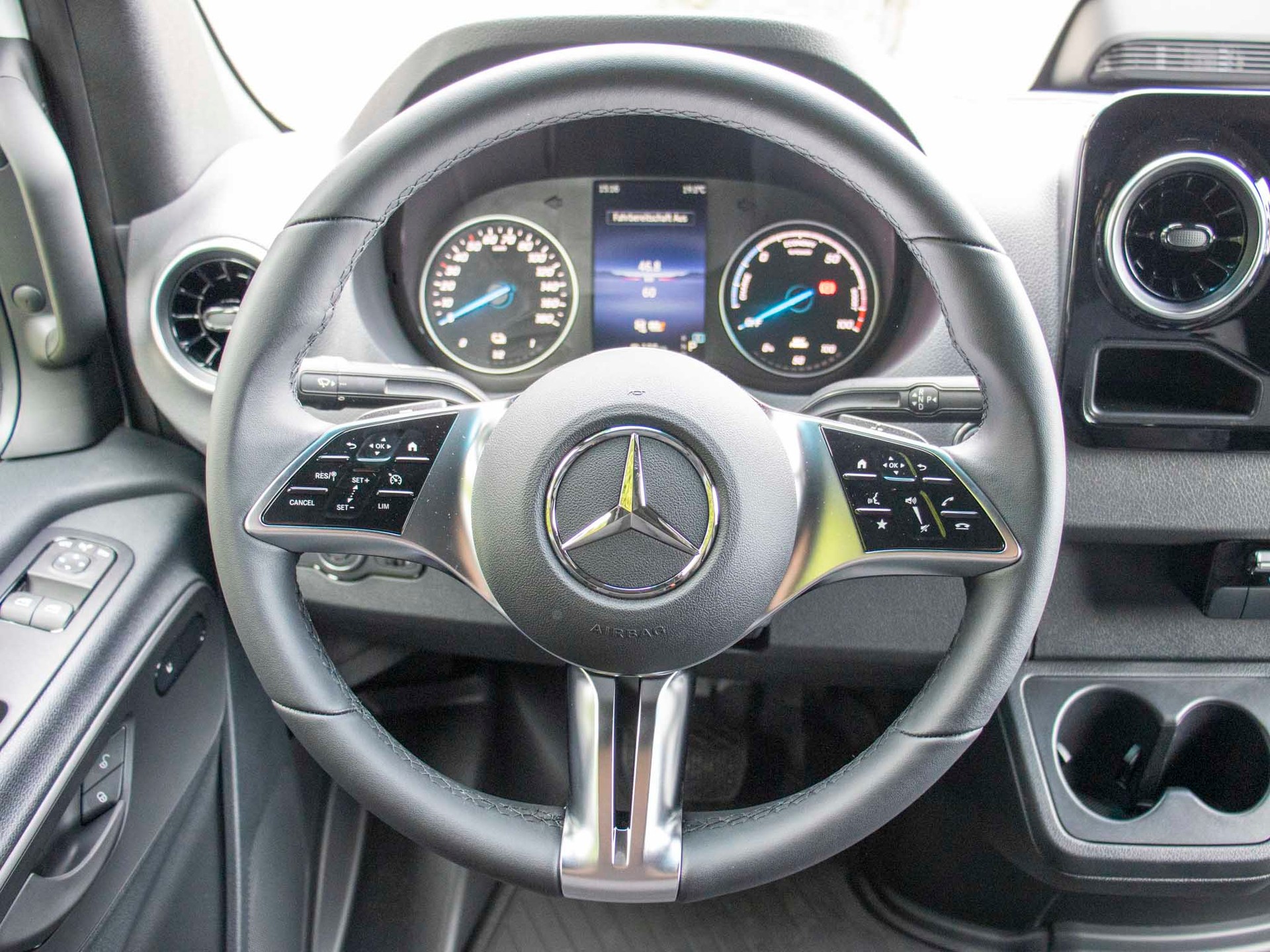 MERCEDES-BENZ eSprinter 320 PRO Lang - 9