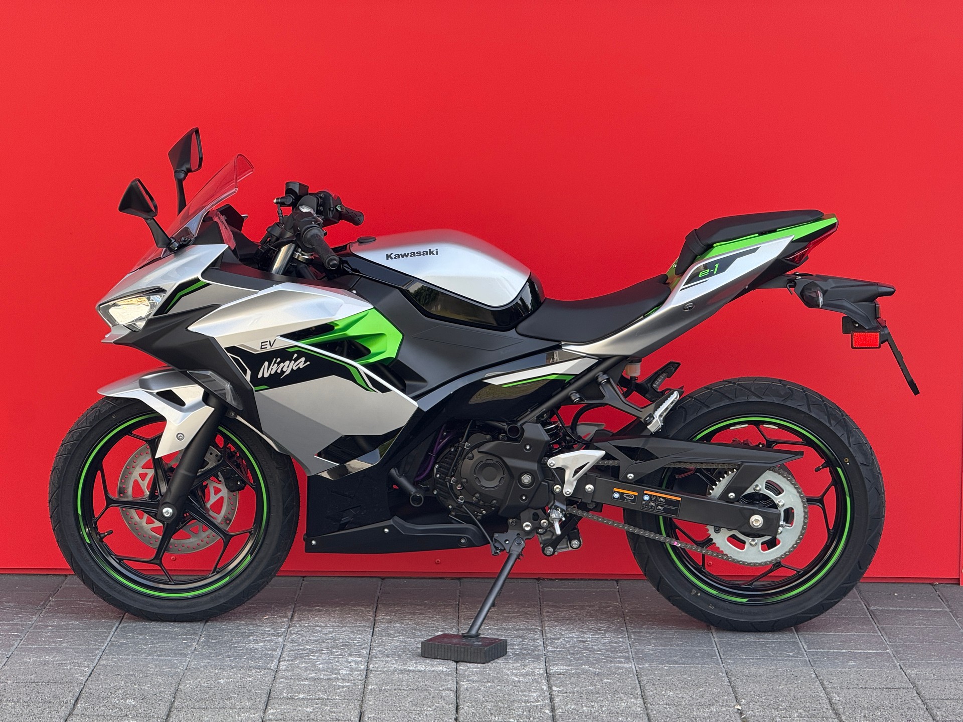 KAWASAKI Ninja e-1 - 11