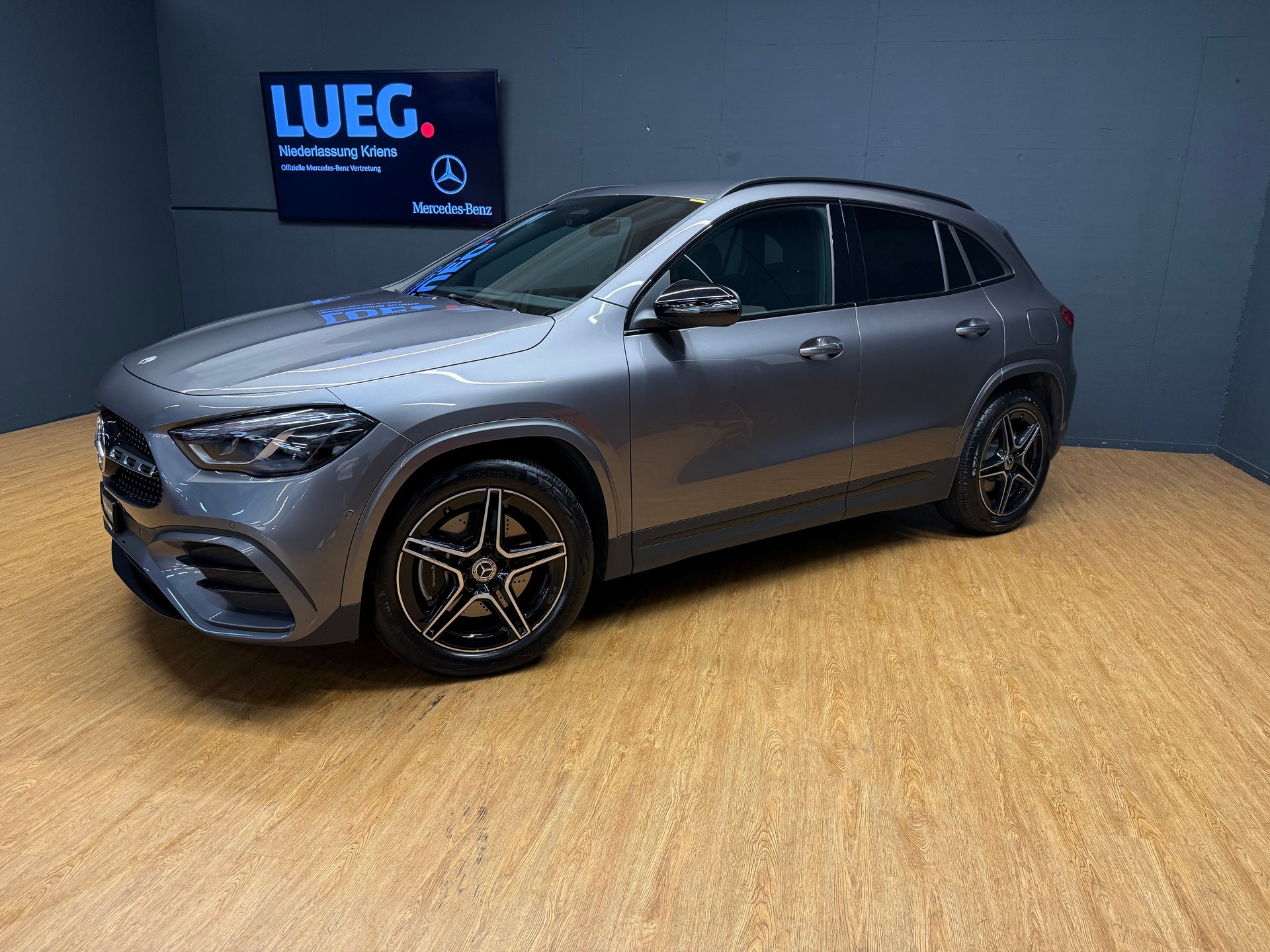 MERCEDES-BENZ GLA 250 4M - AMG / Rückfahrkamera / Multibeam LED / Easy-Pack Heckklappe - 2