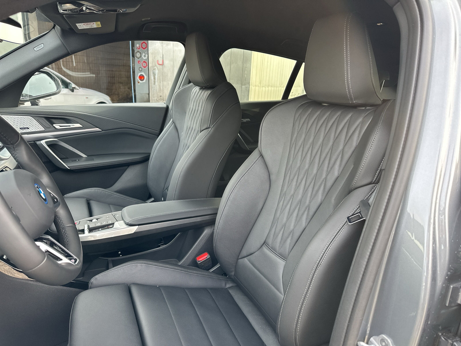 BMW iX2 xDrive 30 M Sport - 8