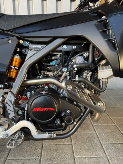 FANTIC XMF 125 Motard Competition - 11