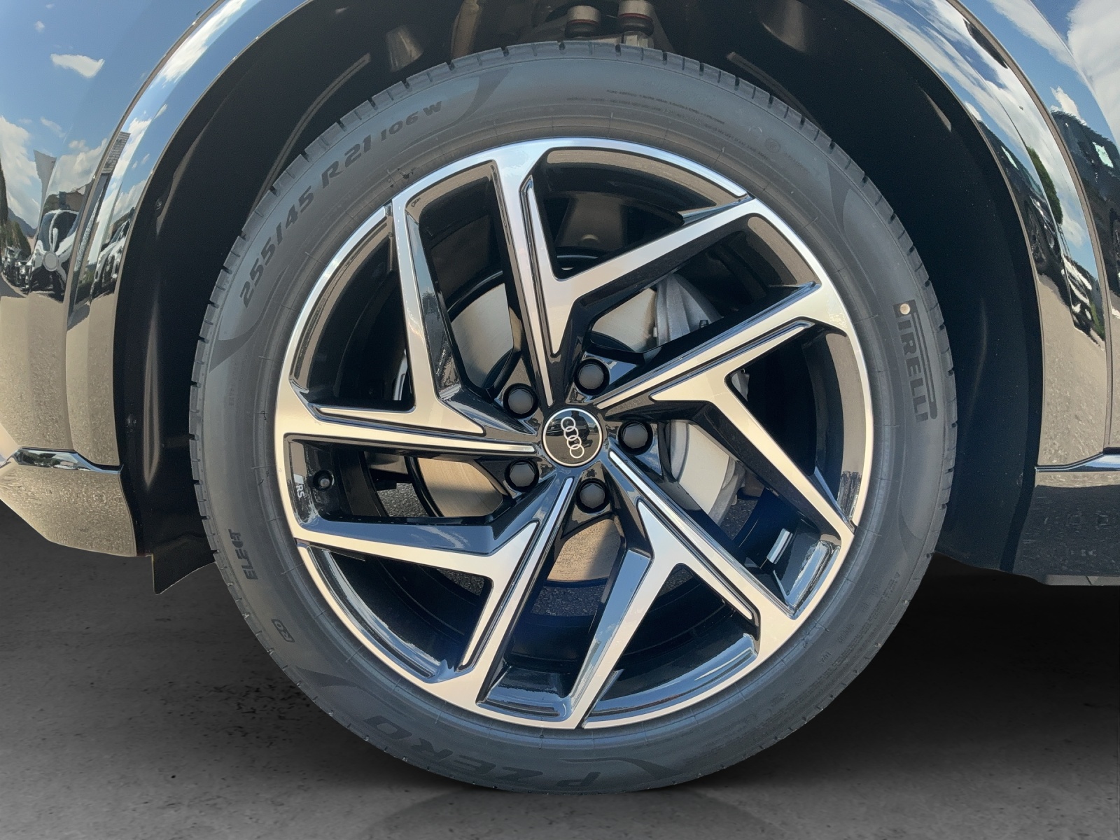 AUDI Q6 e-tron quattro - 15