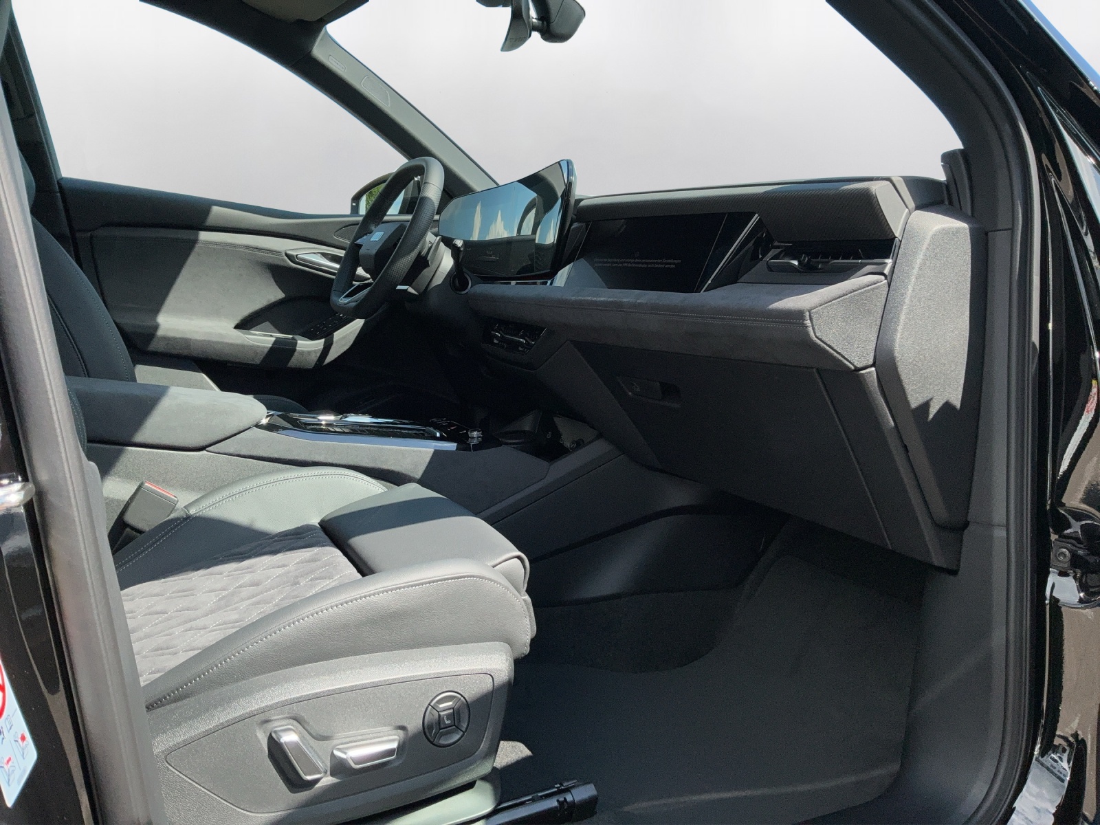 AUDI Q6 e-tron quattro - 13