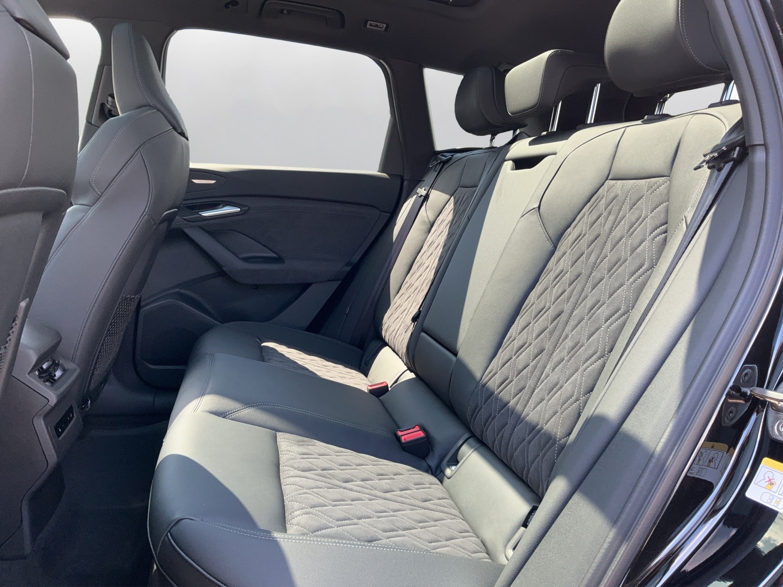 AUDI Q6 e-tron quattro - 11