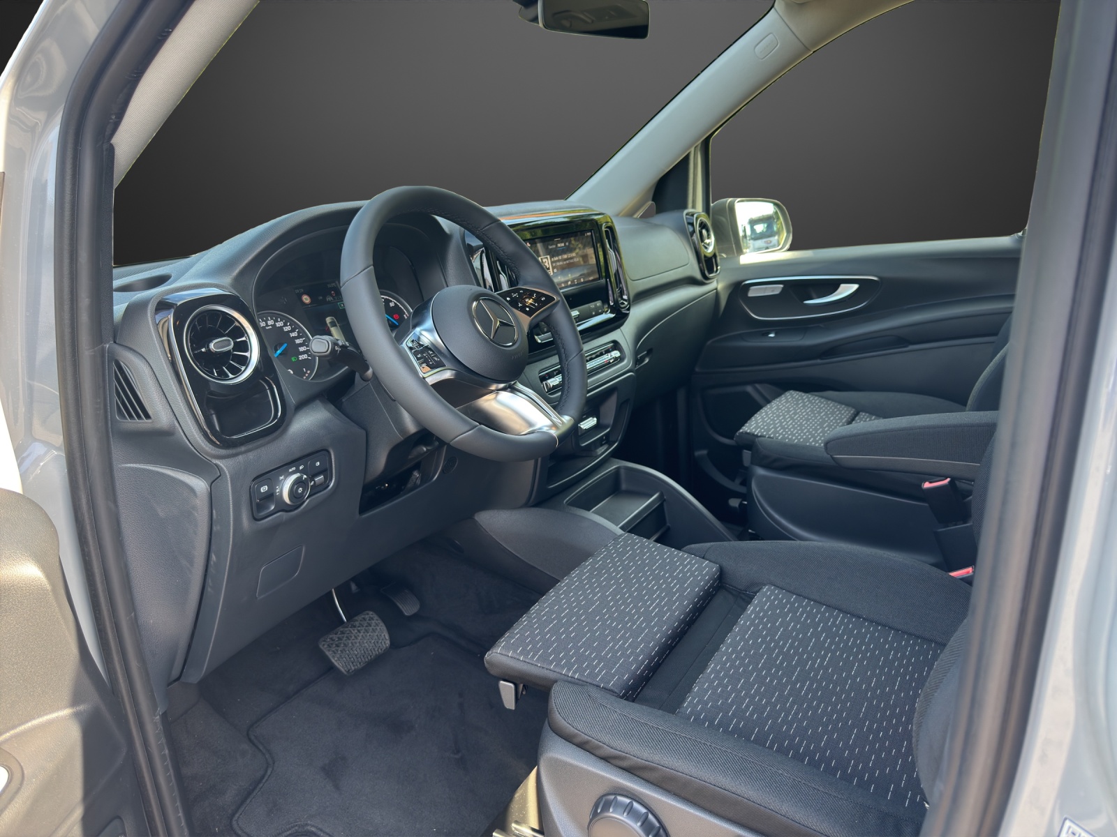 MERCEDES-BENZ eVito Tourer 90kWh Lang - 9