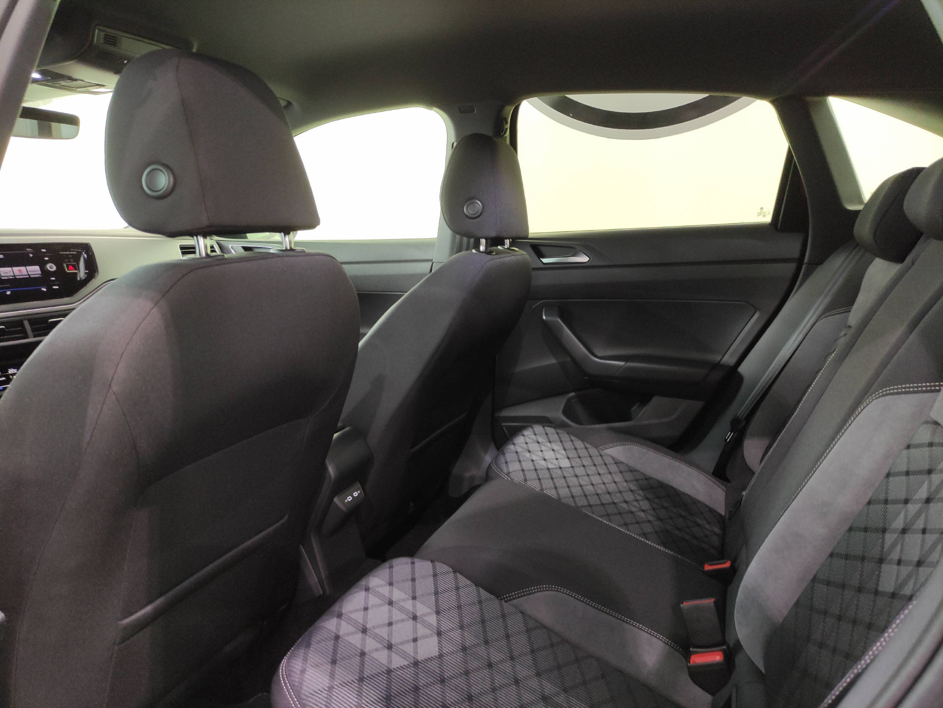 VW Taigo 1.5 TSI R-Line DSG - 12
