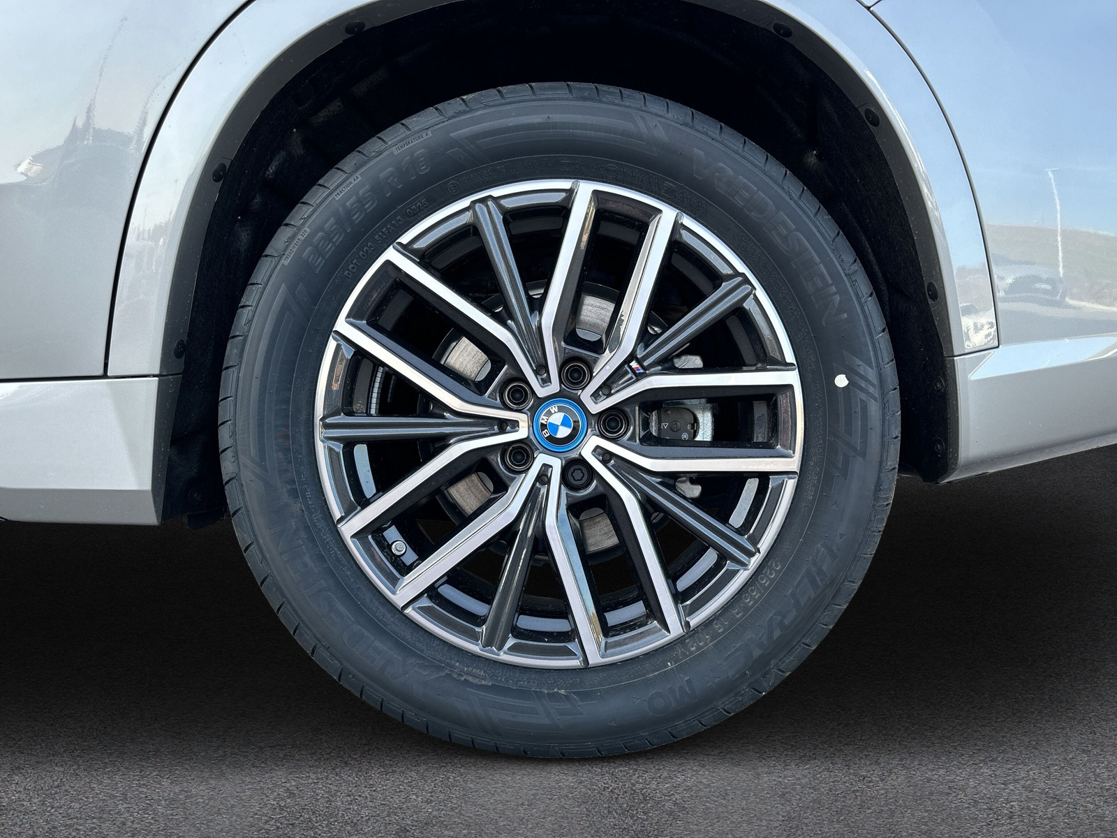 BMW iX1 eDrive 20 M Sport - 9