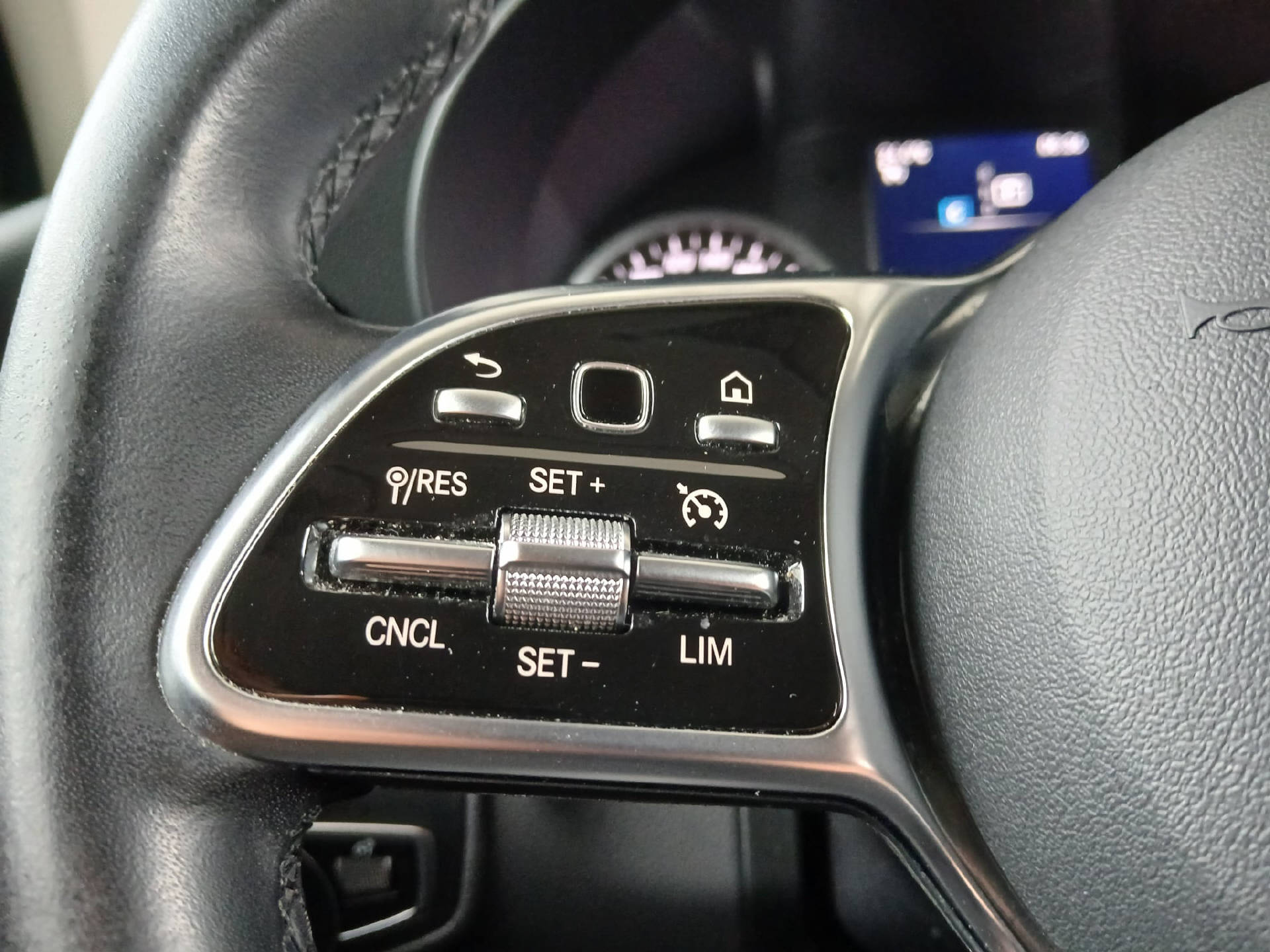 MERCEDES-BENZ GLC 200 d 4m-10