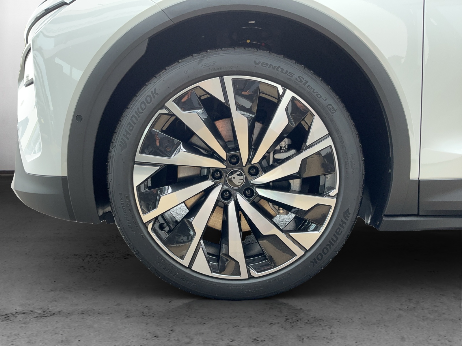 SKODA Elroq 85 Sportline - 13