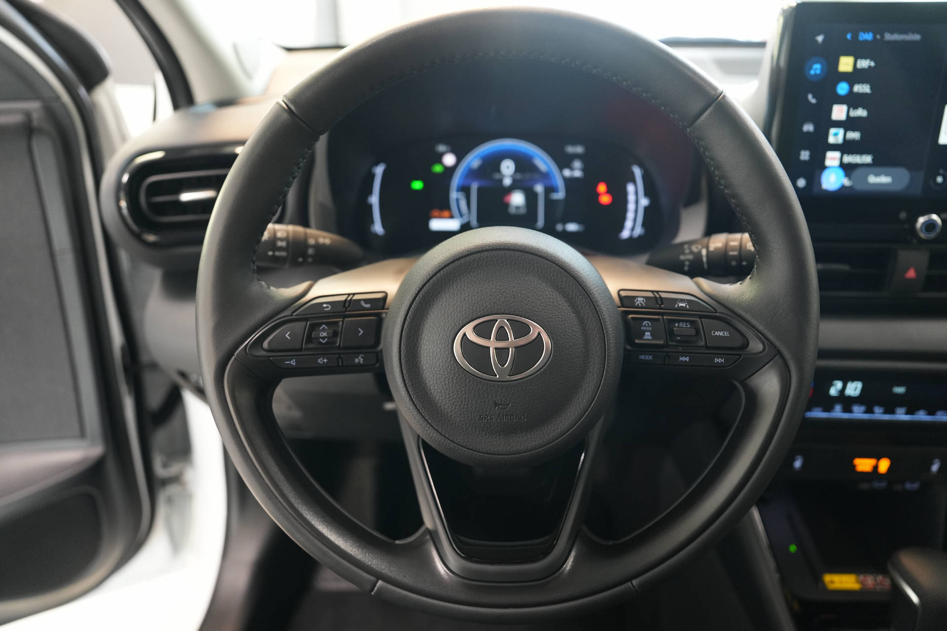 TOYOTA Yaris 1.5 VVT-i HSD Trend Plus - 13