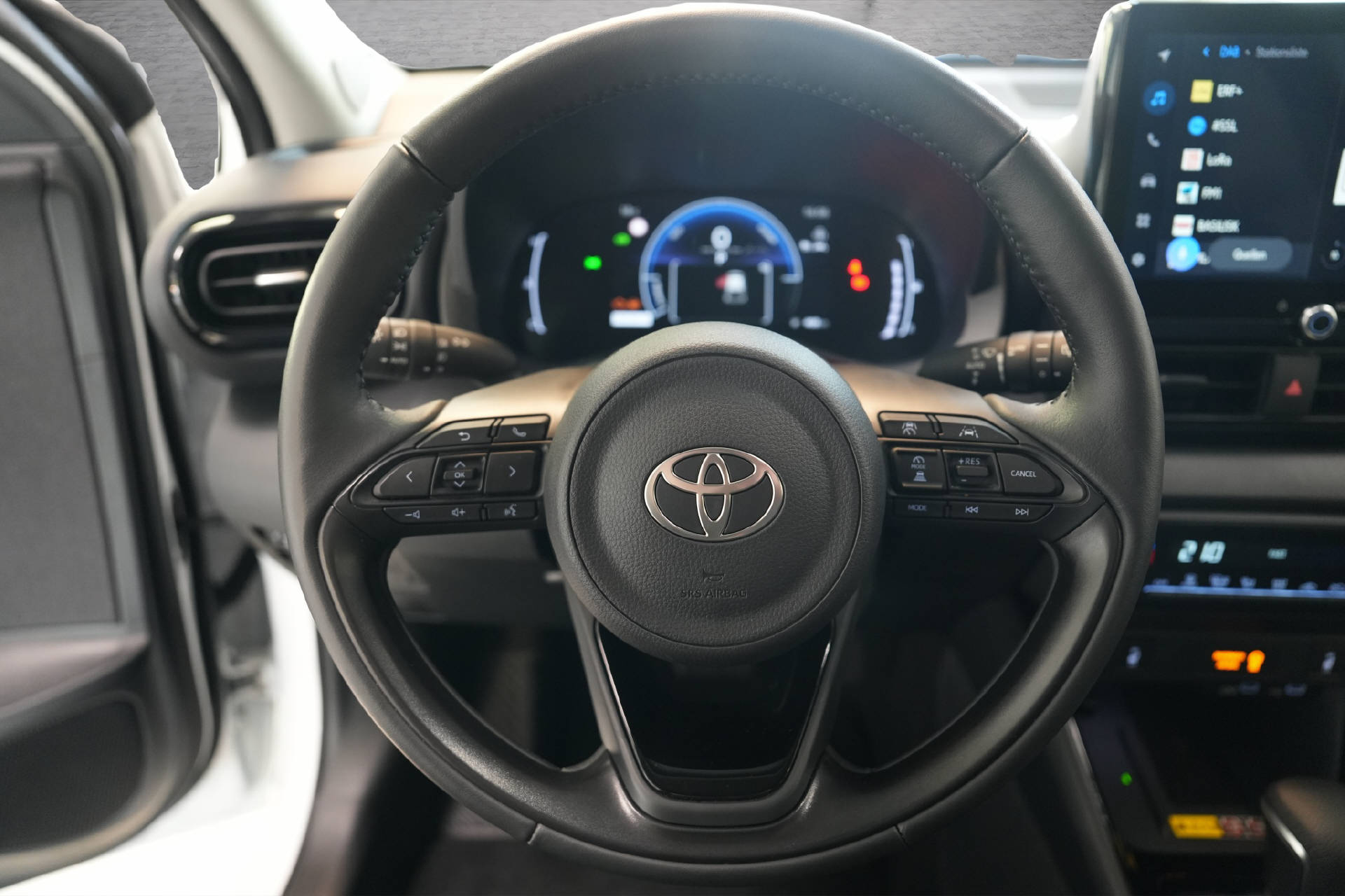 TOYOTA Yaris 1.5 VVT-i HSD Trend Plus - 6