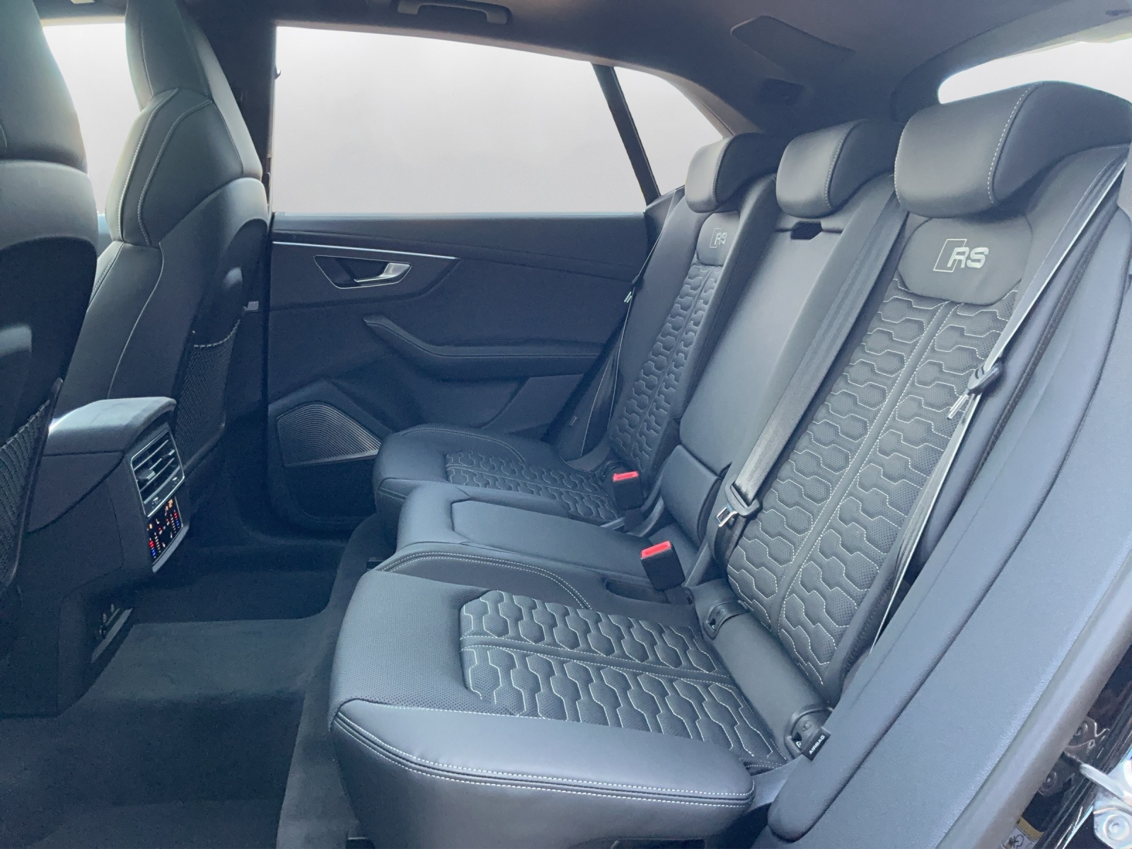 AUDI RSQ8 performance quattro - 11
