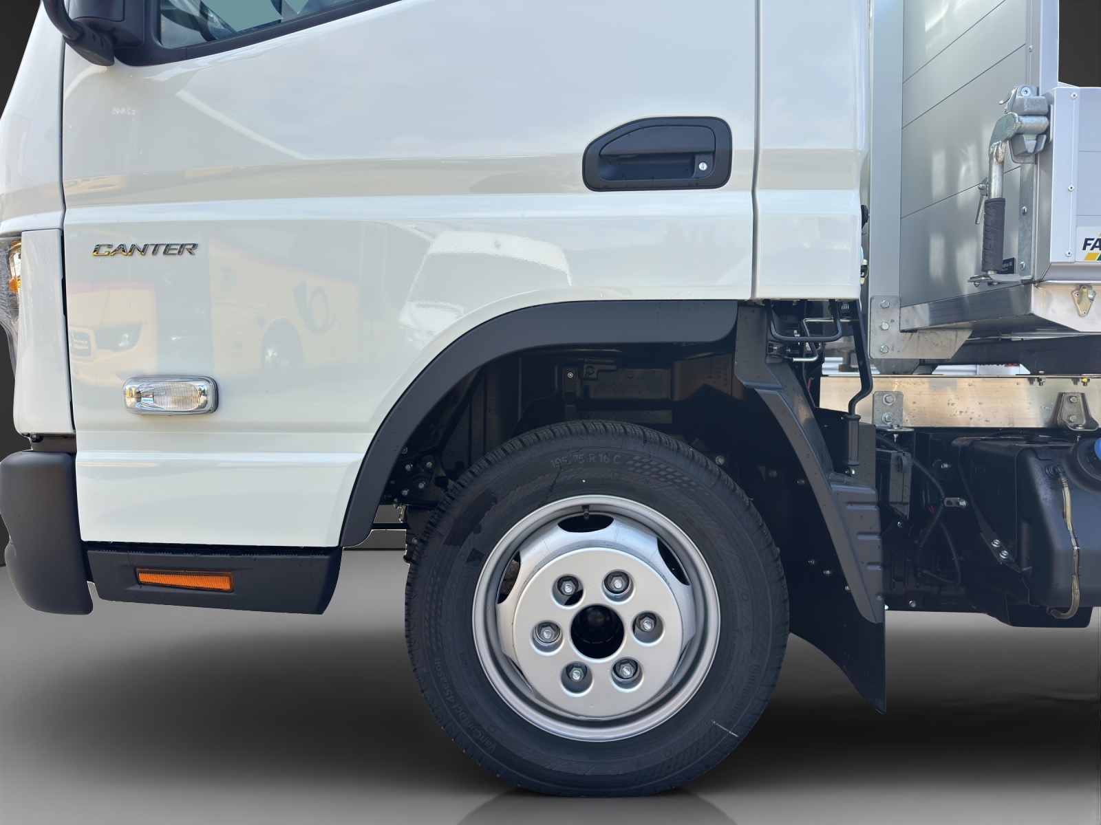 MITSUBISHI FUSO Canter 3C15 - 11