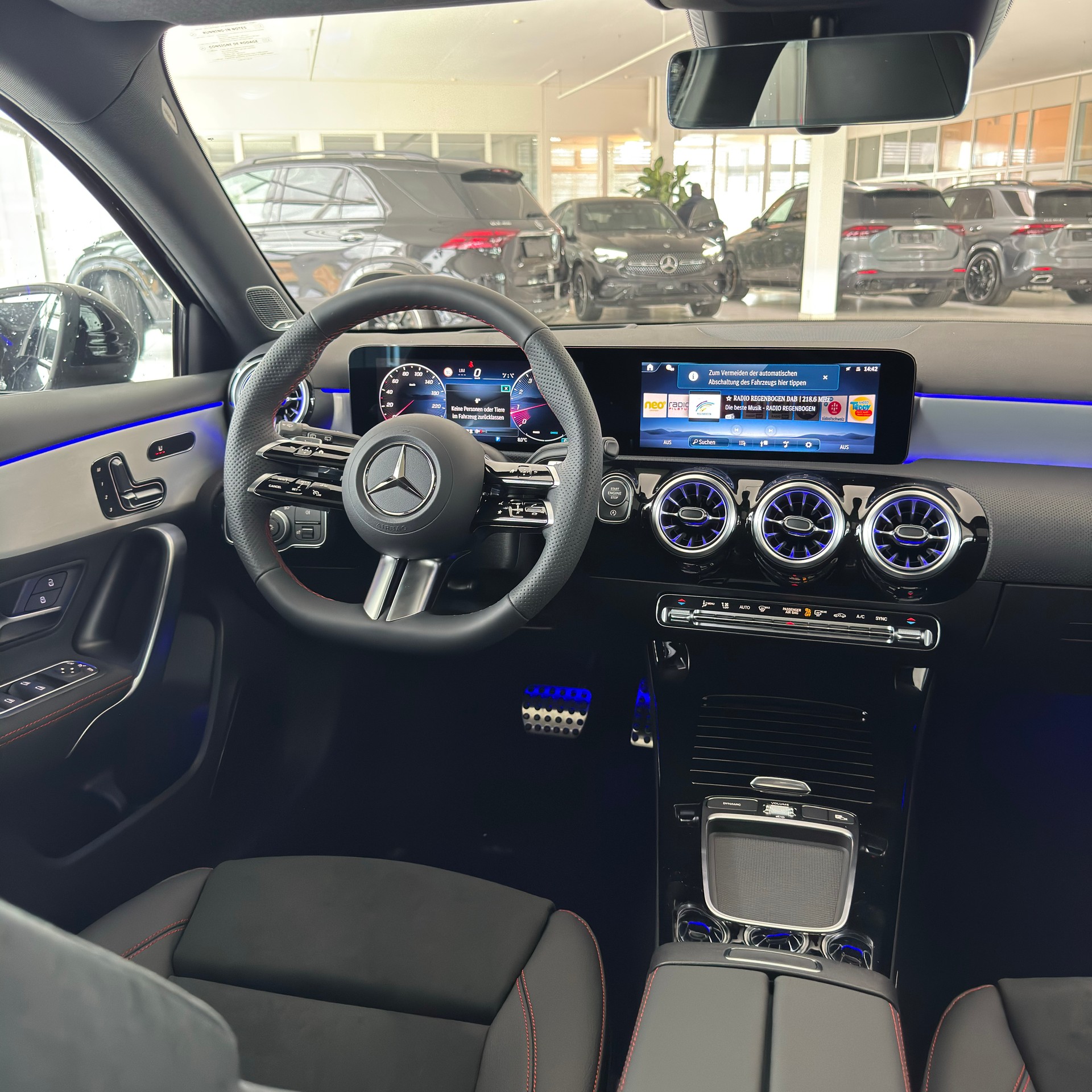 MERCEDES-BENZ A 250 4MATIC Kompaktlimousine - 13