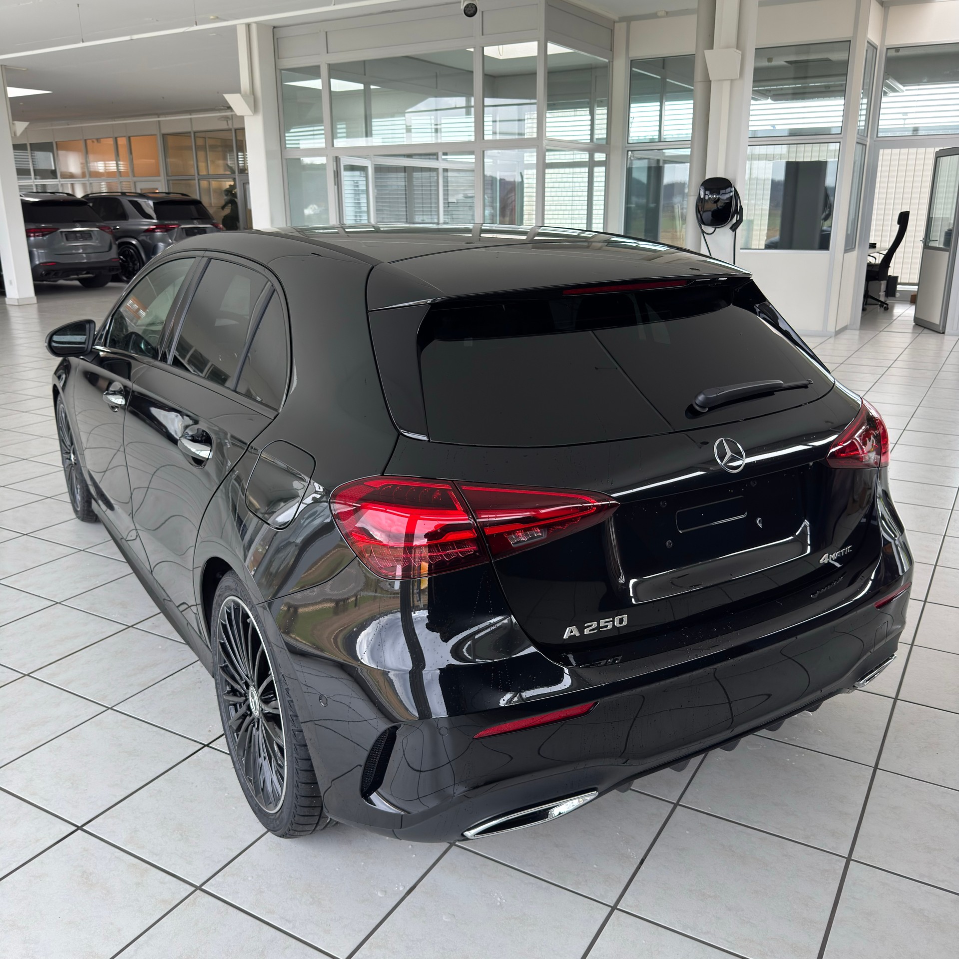 MERCEDES-BENZ A 250 4MATIC Kompaktlimousine - 5