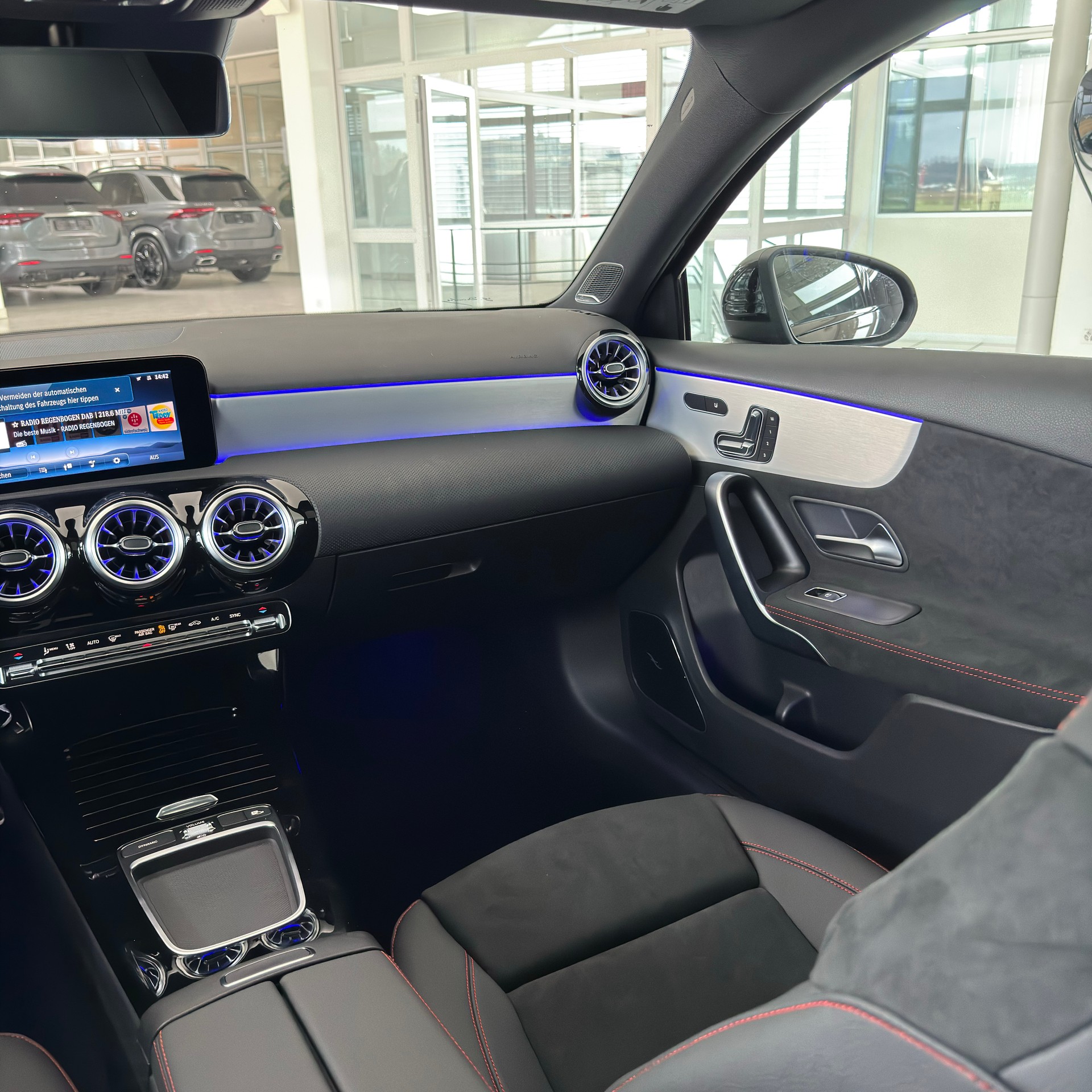 MERCEDES-BENZ A 250 4MATIC Kompaktlimousine - 14