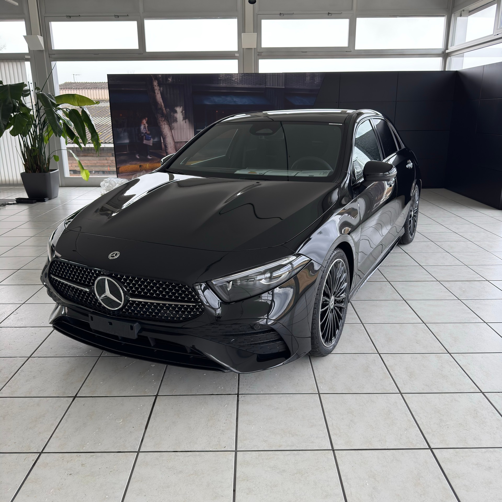 MERCEDES-BENZ A 250 4MATIC Kompaktlimousine - 4