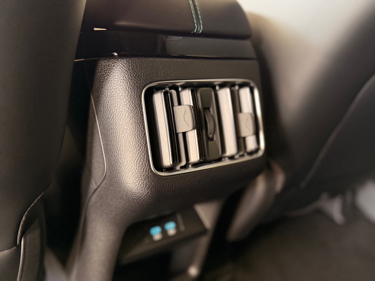 BYD Seal U DM-i Design AWD - 17