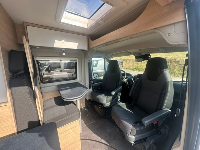 ROADCAR R640 GSR2 AT8 - 6
