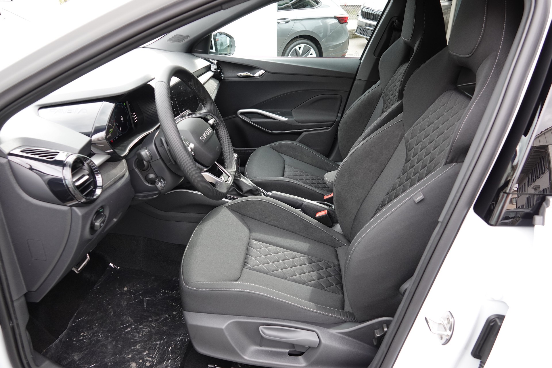 SKODA Fab. 1.0 TSI Dynamic DSG - 13