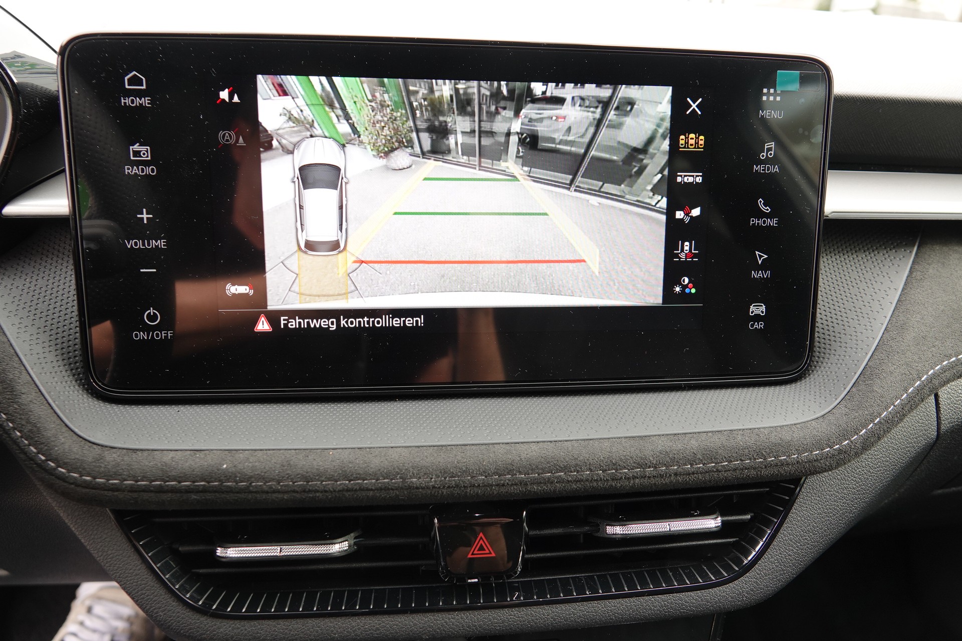 SKODA Fab. 1.0 TSI Dynamic DSG - 11