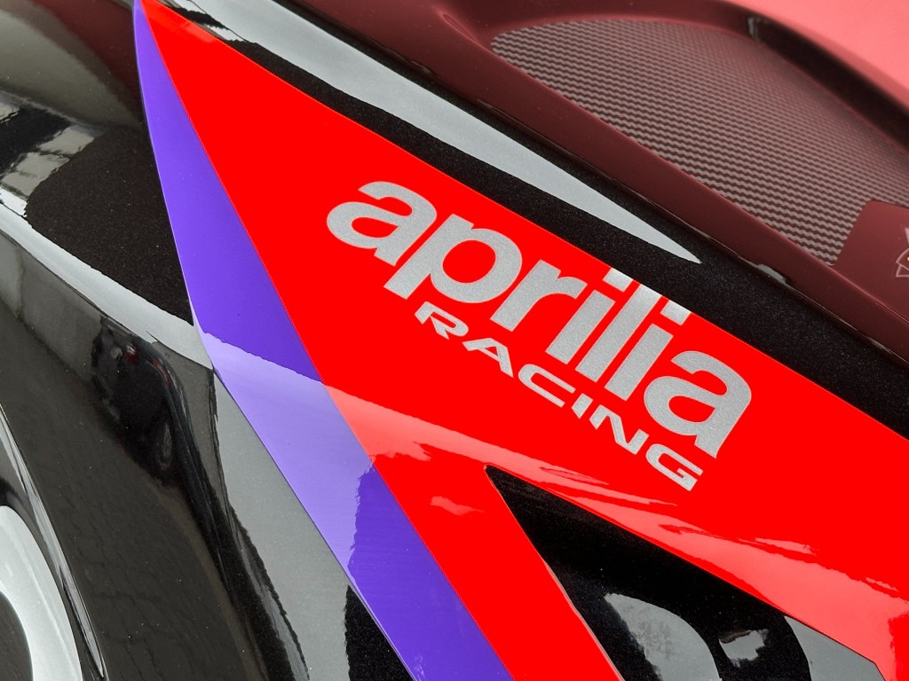 APRILIA Tuono V4 1100 Factory - 10