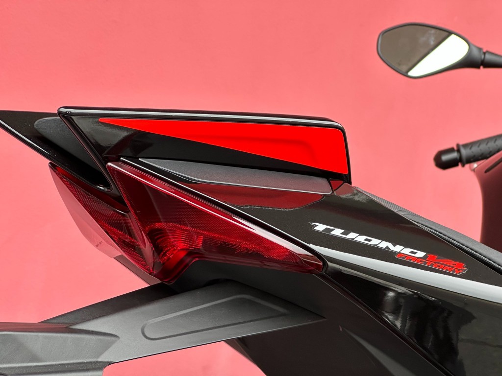 APRILIA Tuono V4 1100 Factory - 8