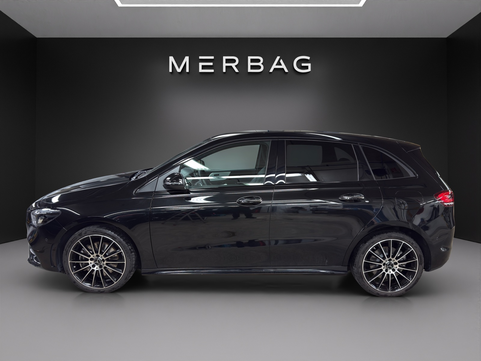 MERCEDES-BENZ B 250 e AMG Line - 2