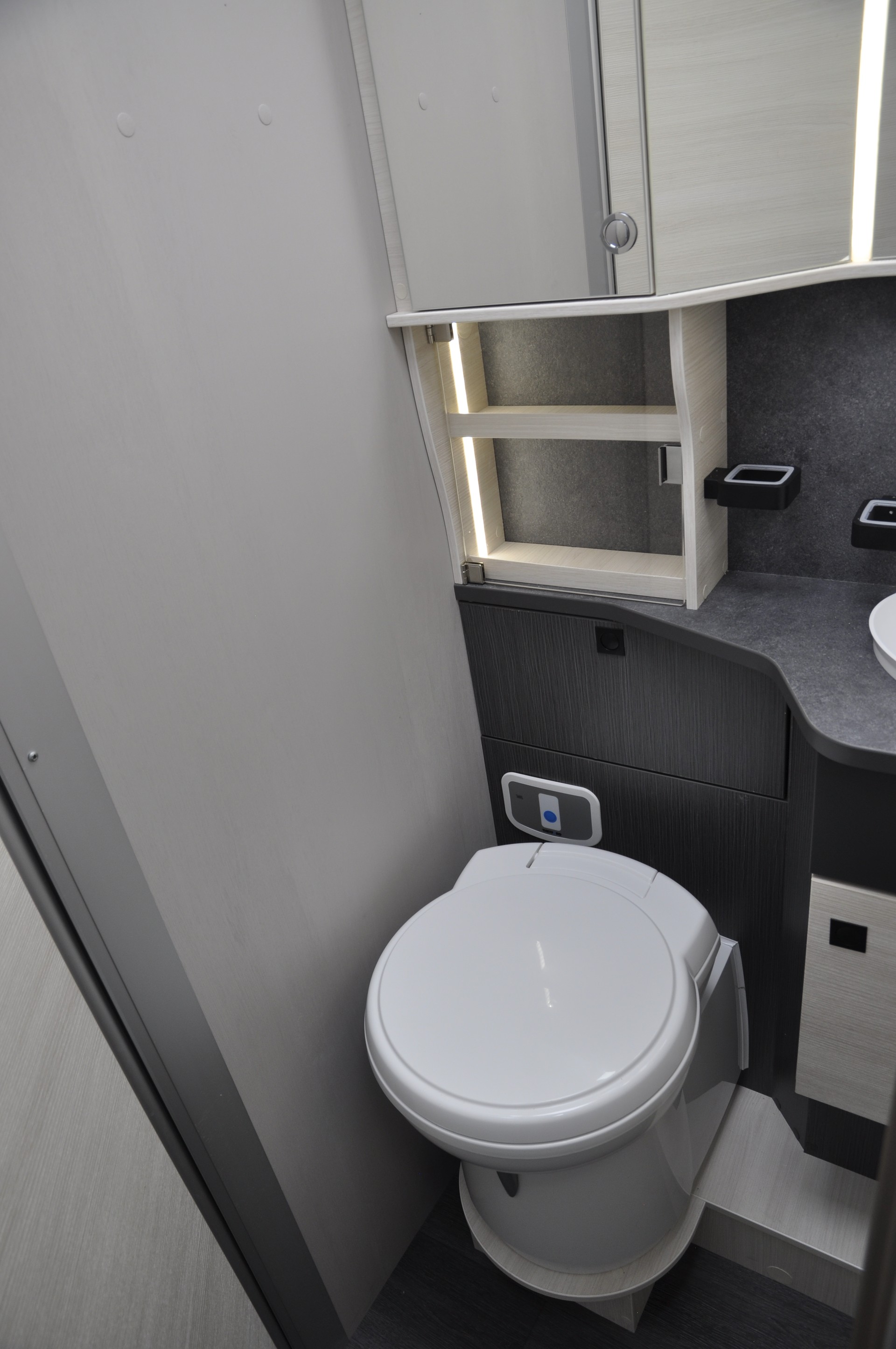 CHALLENGER 328 Graphite Edition - 17