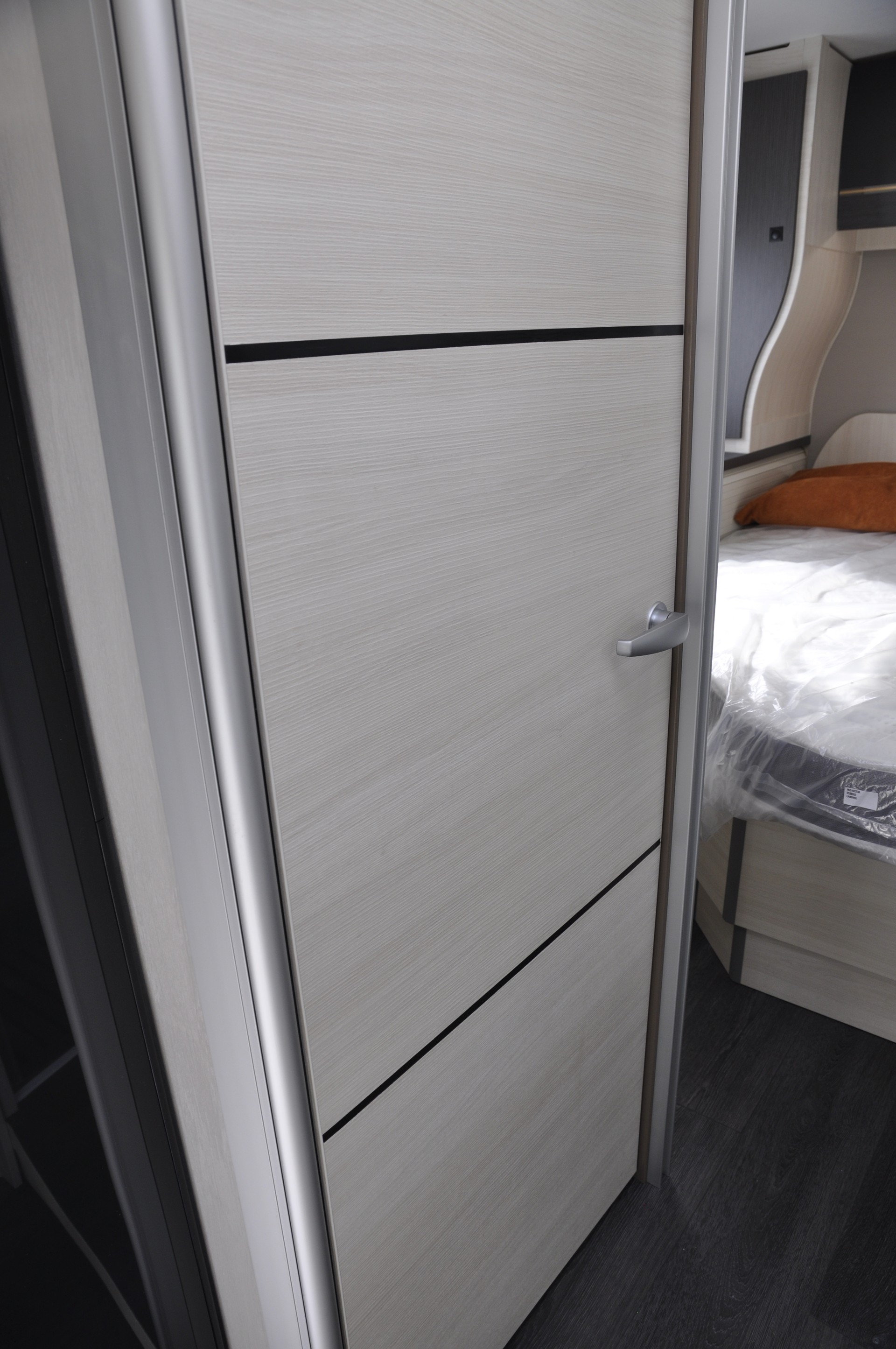 CHALLENGER 328 Graphite Edition - 16