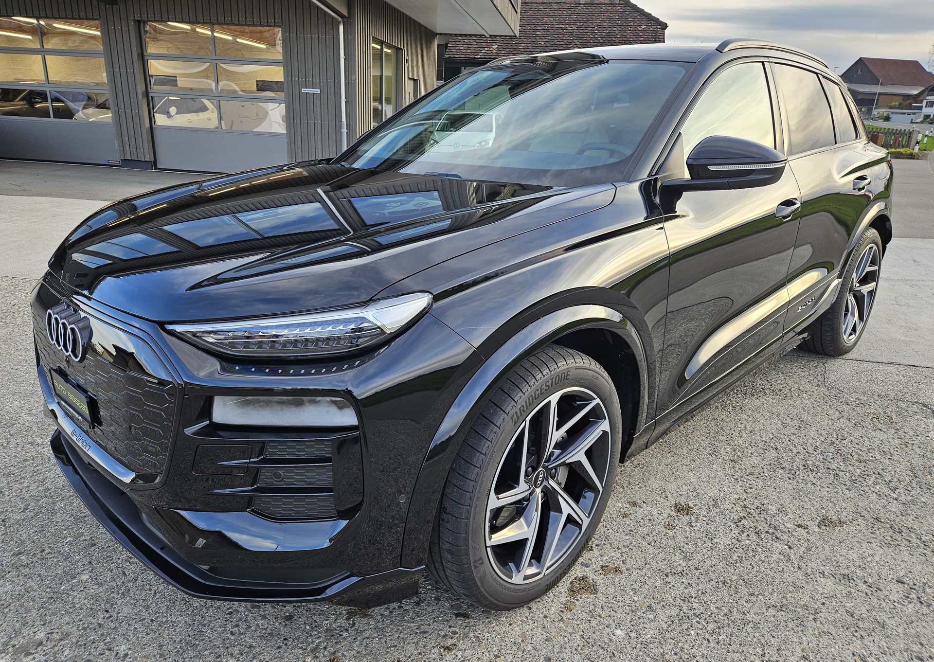 AUDI Q6 e-tron quattro Tech pro mit Luftfederung und Anhängerkupplung - 3