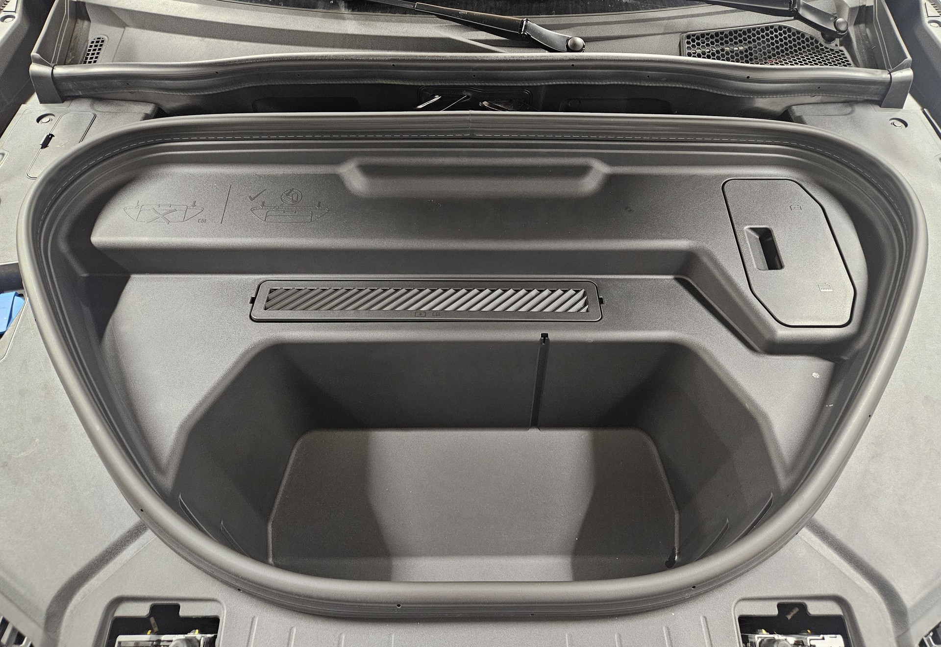 AUDI Q6 e-tron quattro Tech pro mit Luftfederung und Anhängerkupplung - 26